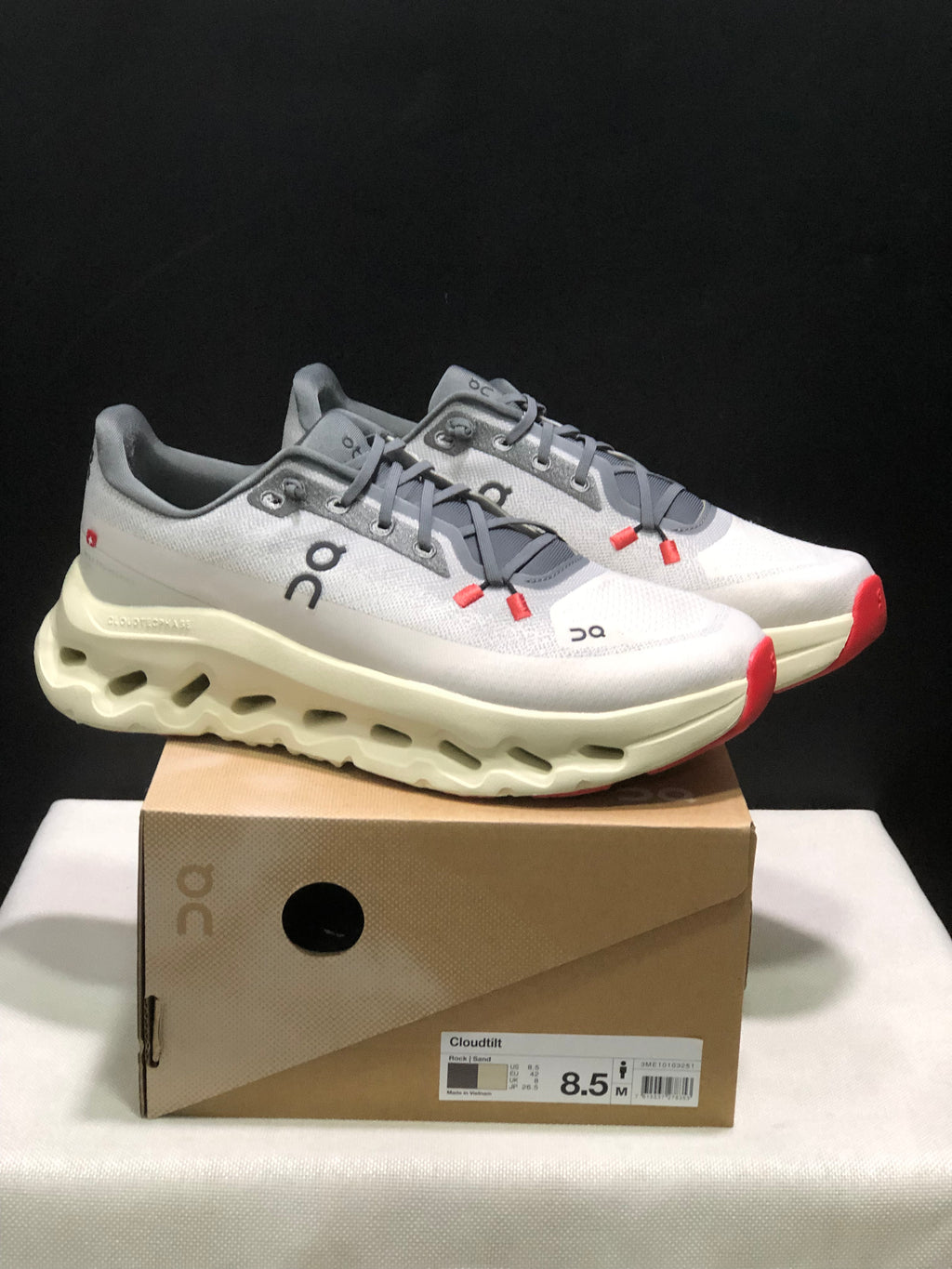 On Running Cloudtilt Shock Absorption Casual Running Shoes Rock/Sand