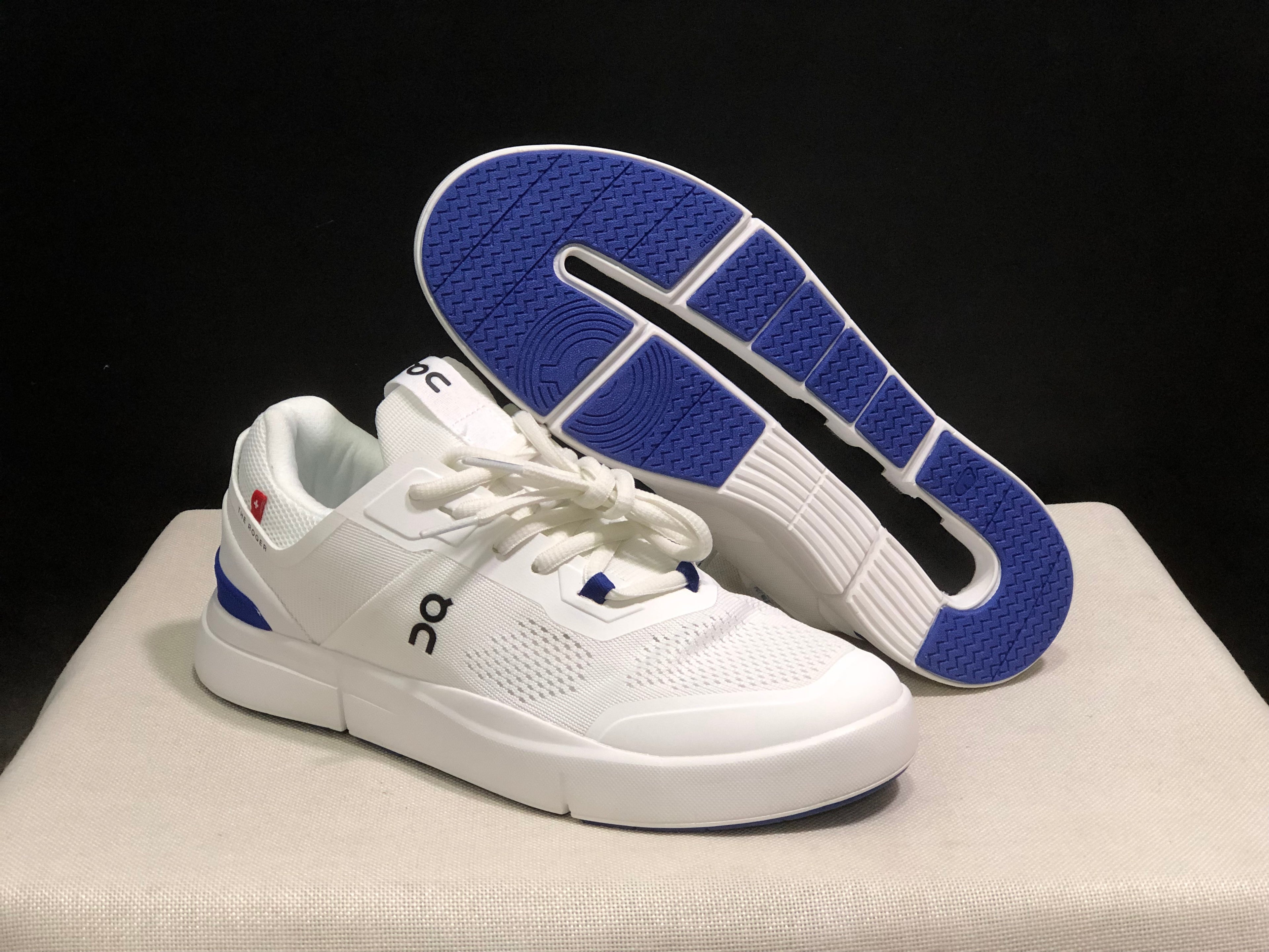 On Running The Roger Spin Breathable Mesh Sneakers White/Indigo