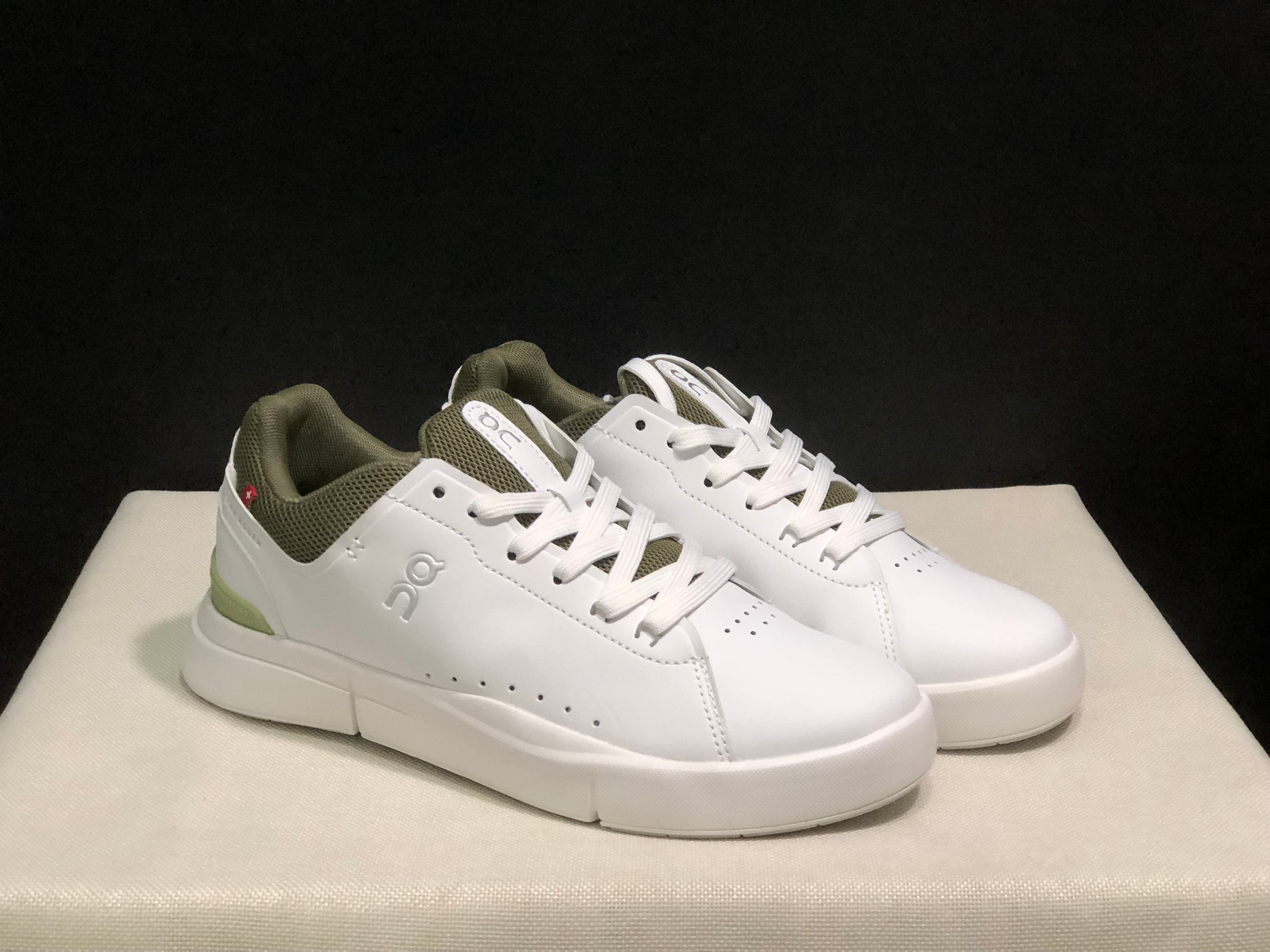 On Running The Roger Spin Breathable Mesh Sneakers White/Army Green