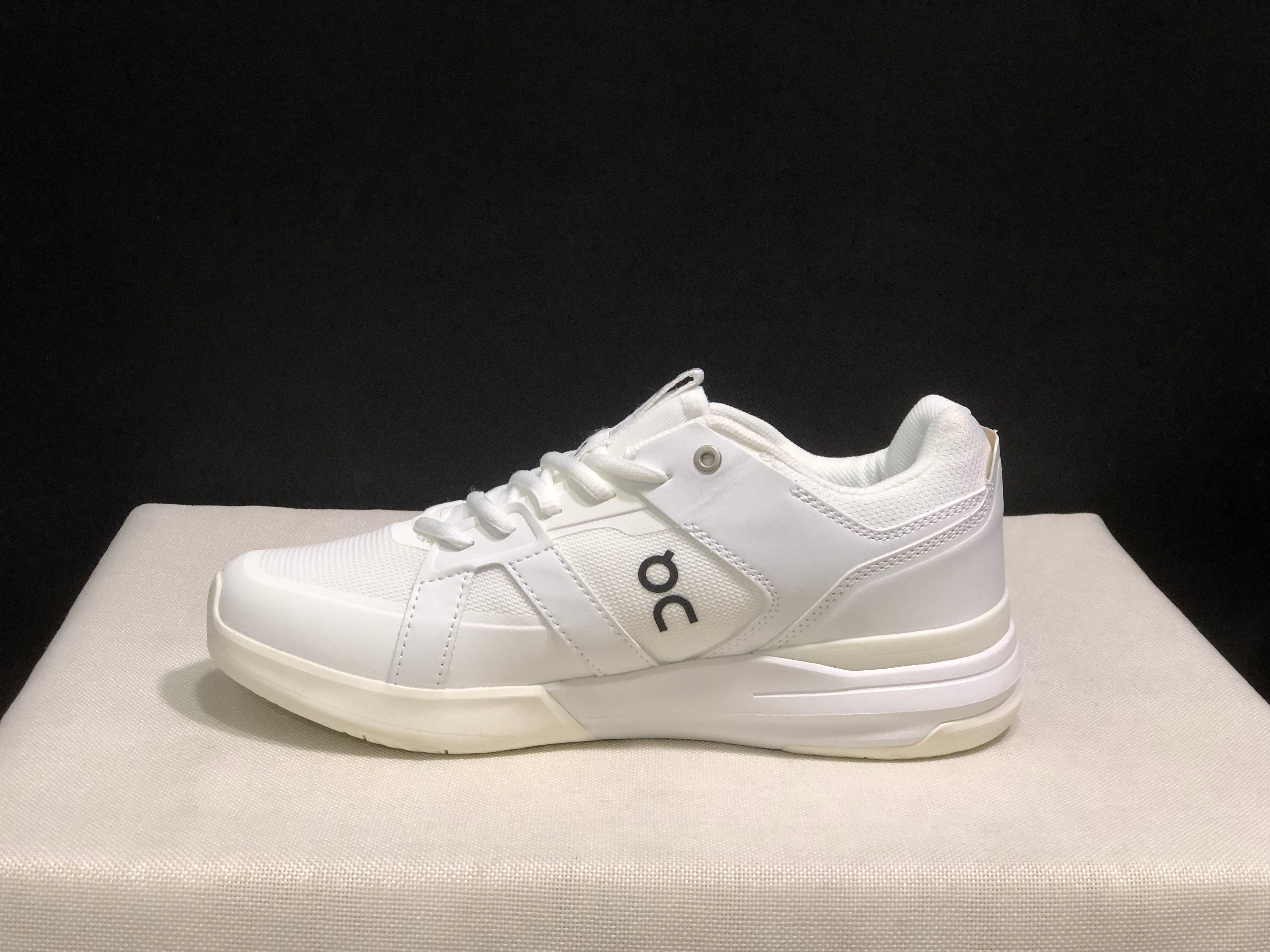 On Running The Roger Clubhouse Pro Anti-Slip Sports Shoes All White