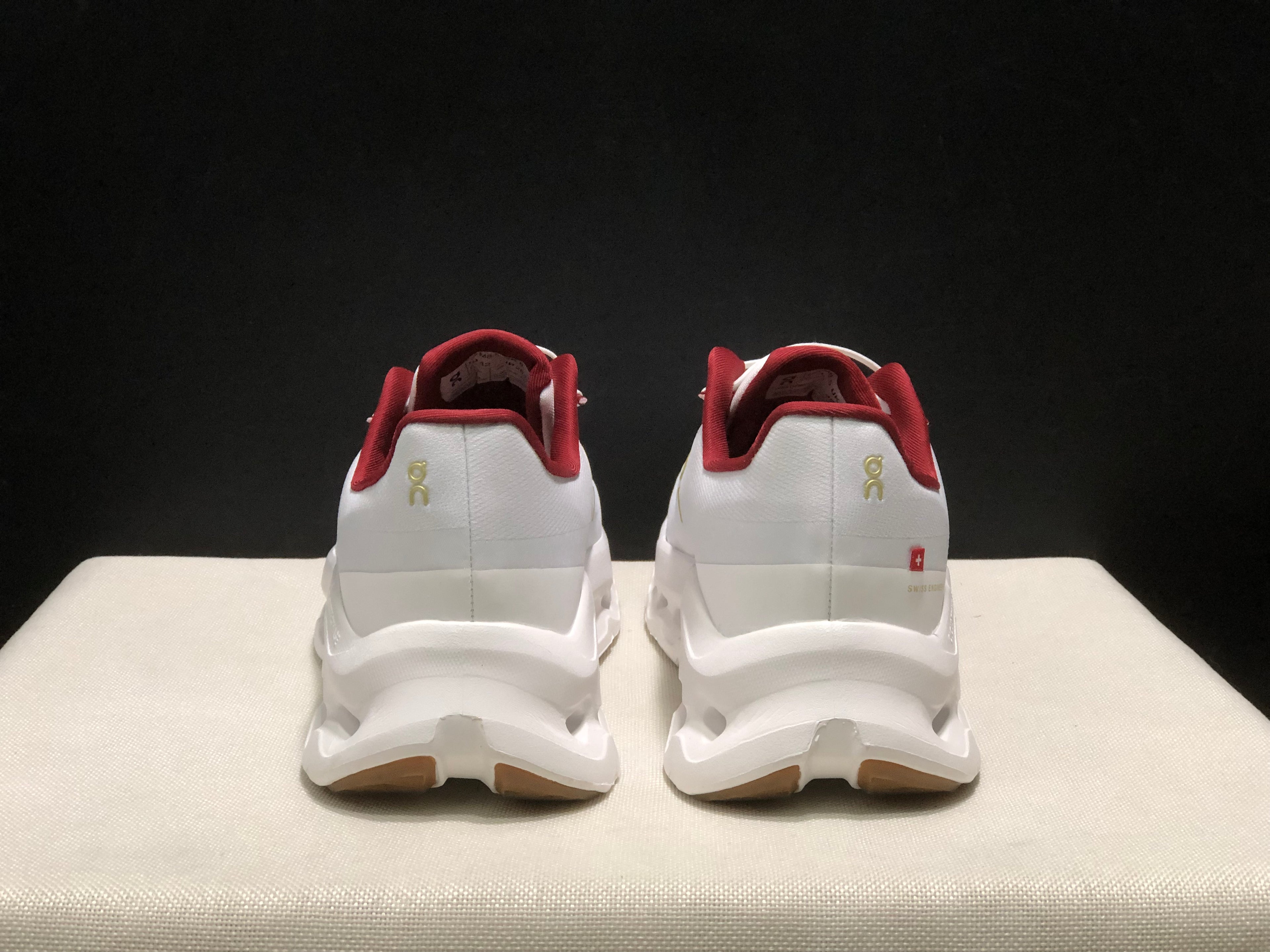 On Running Cloudtilt Shock Absorption Casual Running Shoes Pearl/Ivory/Red