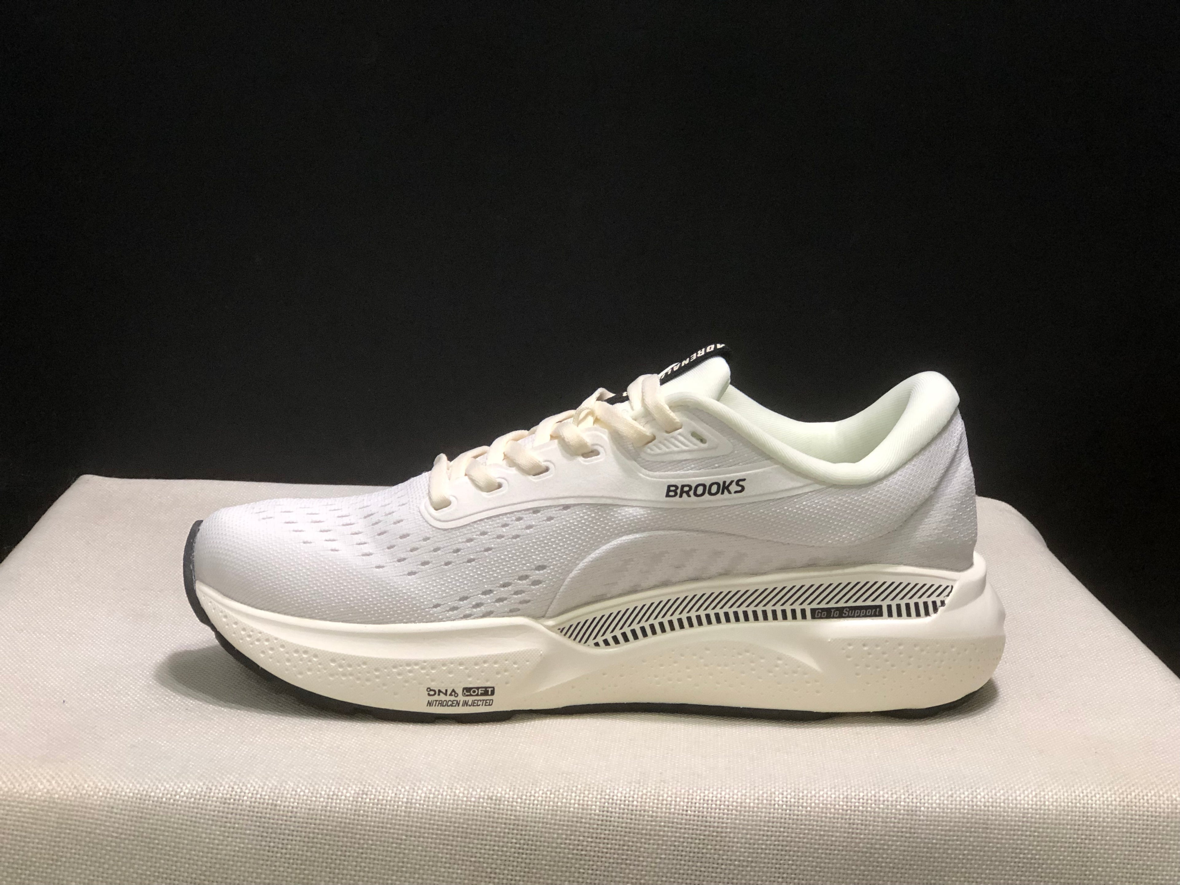 Brooks Adrenaline GTS 24 Casual Running Shoes Coconut/Black/White Sand