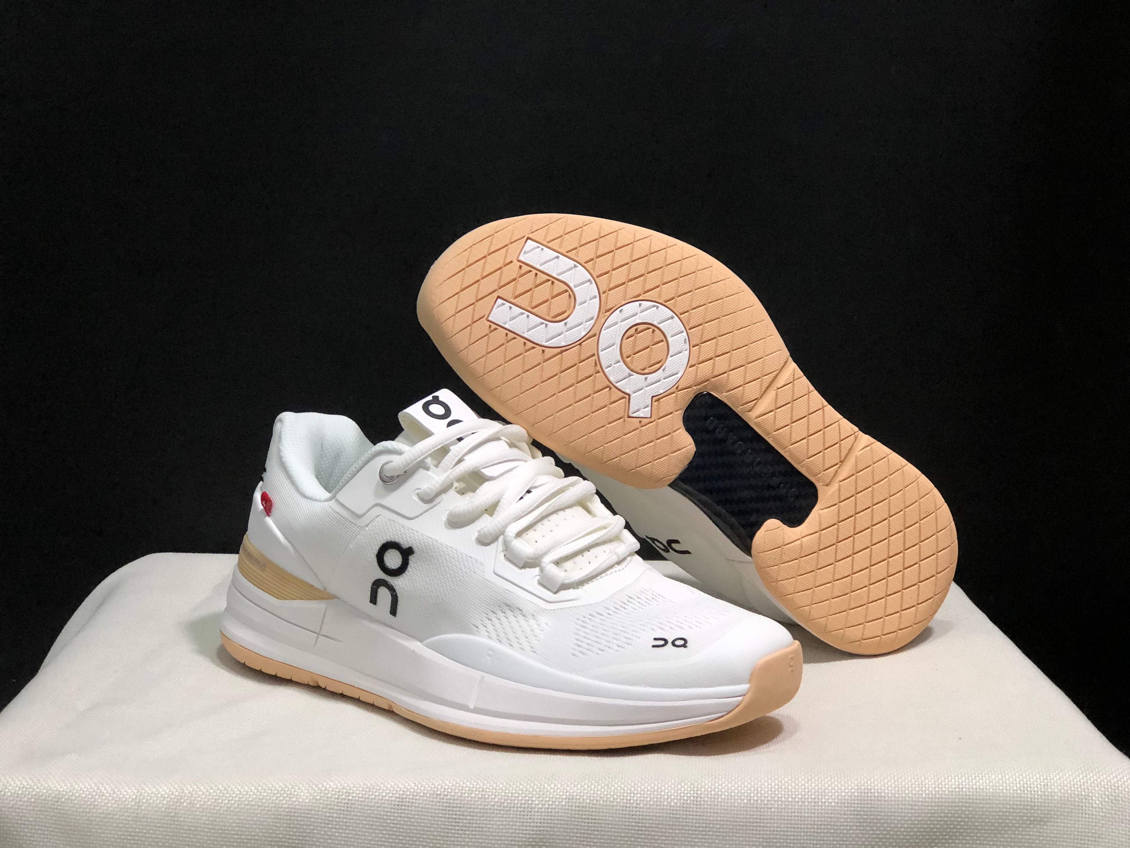 On Running The Roger Rro Durable And Breathable Tennis Shoes White/Light Khaki