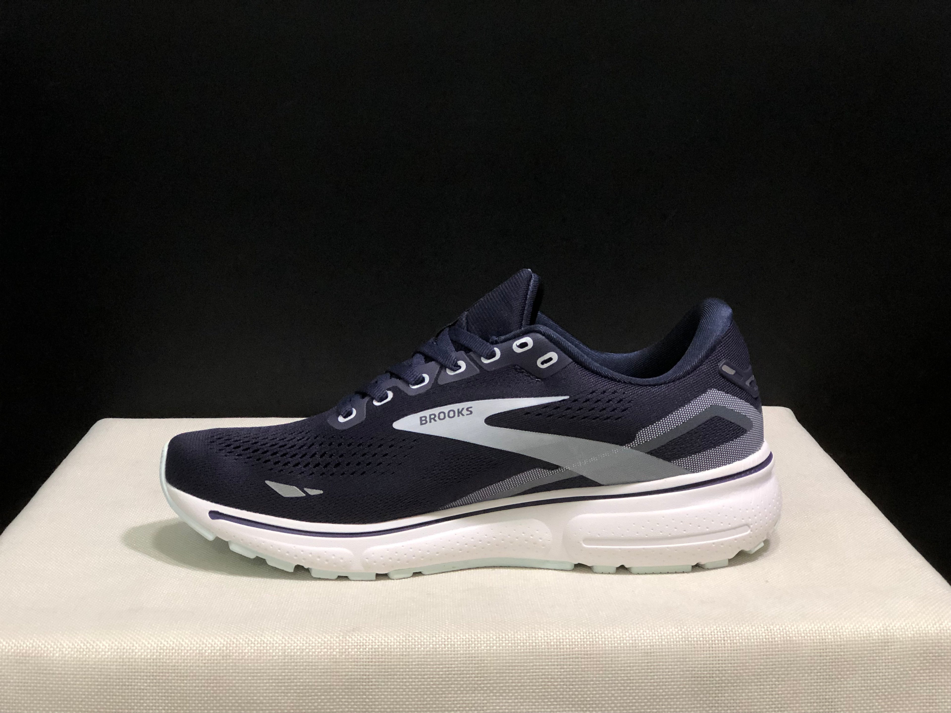 Brooks Ghost 15 Shock-absorbing Wear-resistant Low-top Running Shoes Dark Blue/White