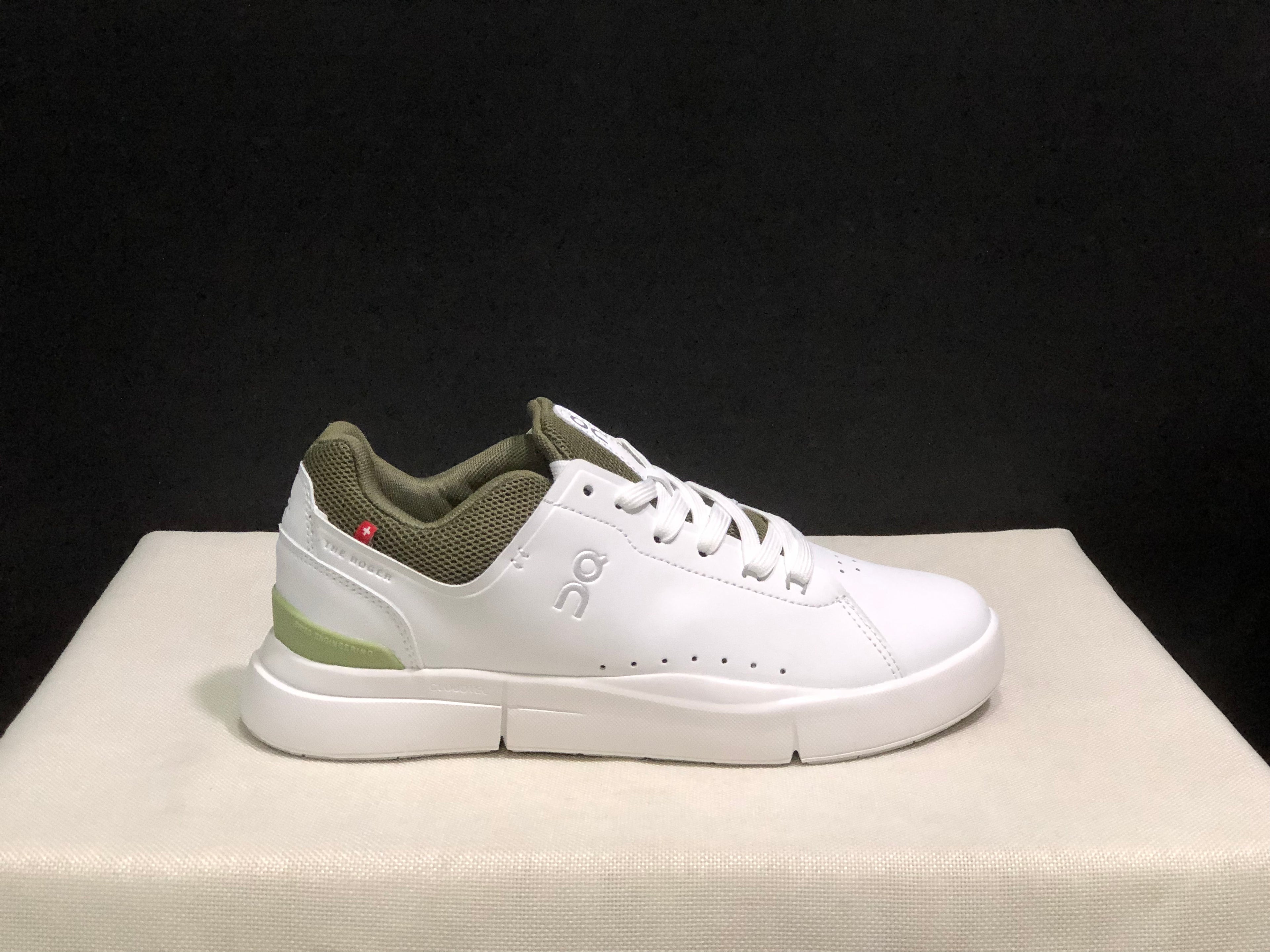 On Running The Roger Spin Breathable Mesh Sneakers White/Army Green
