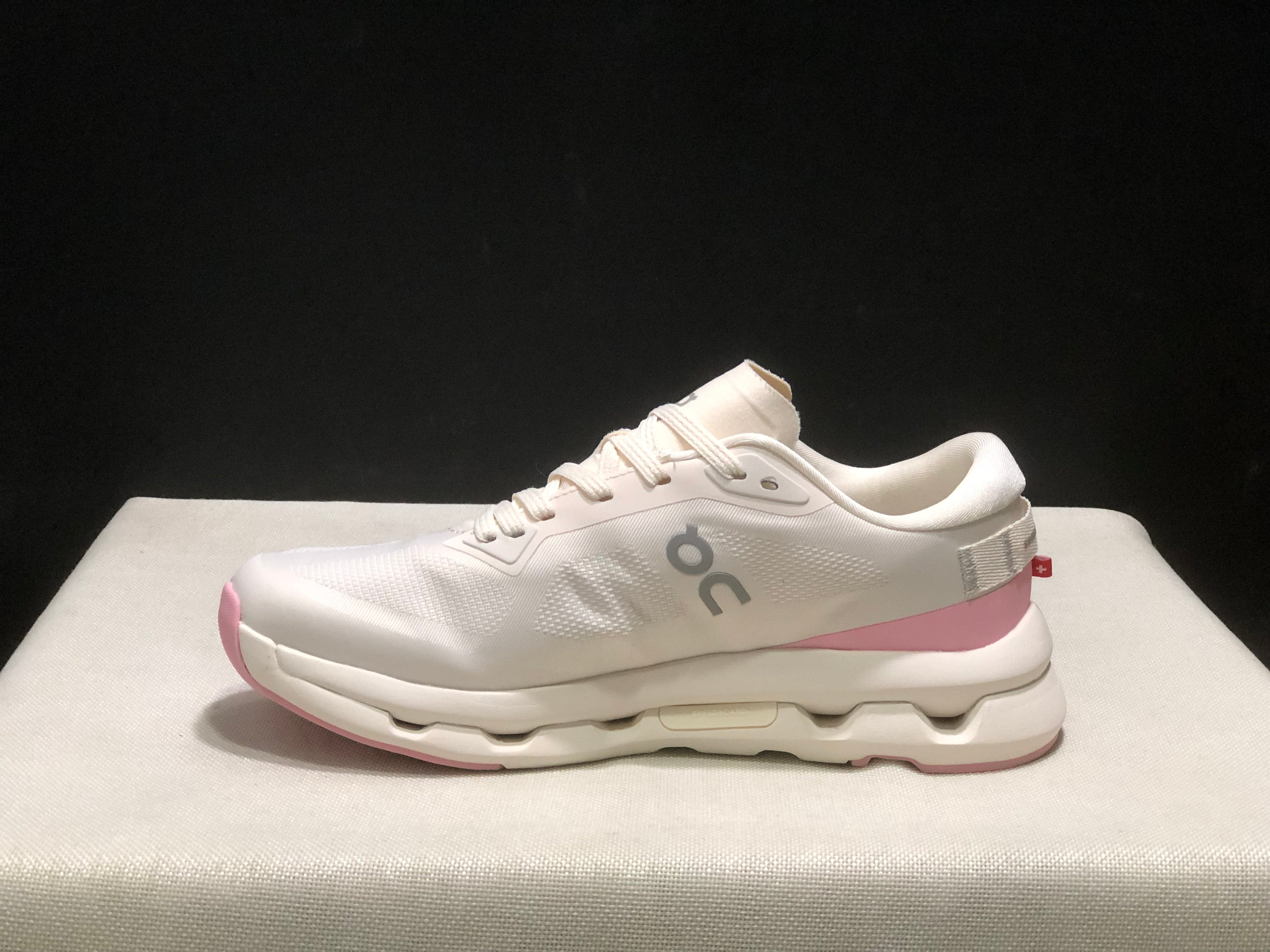 On Running Cloudzone Casual Running Shoes White/Pink
