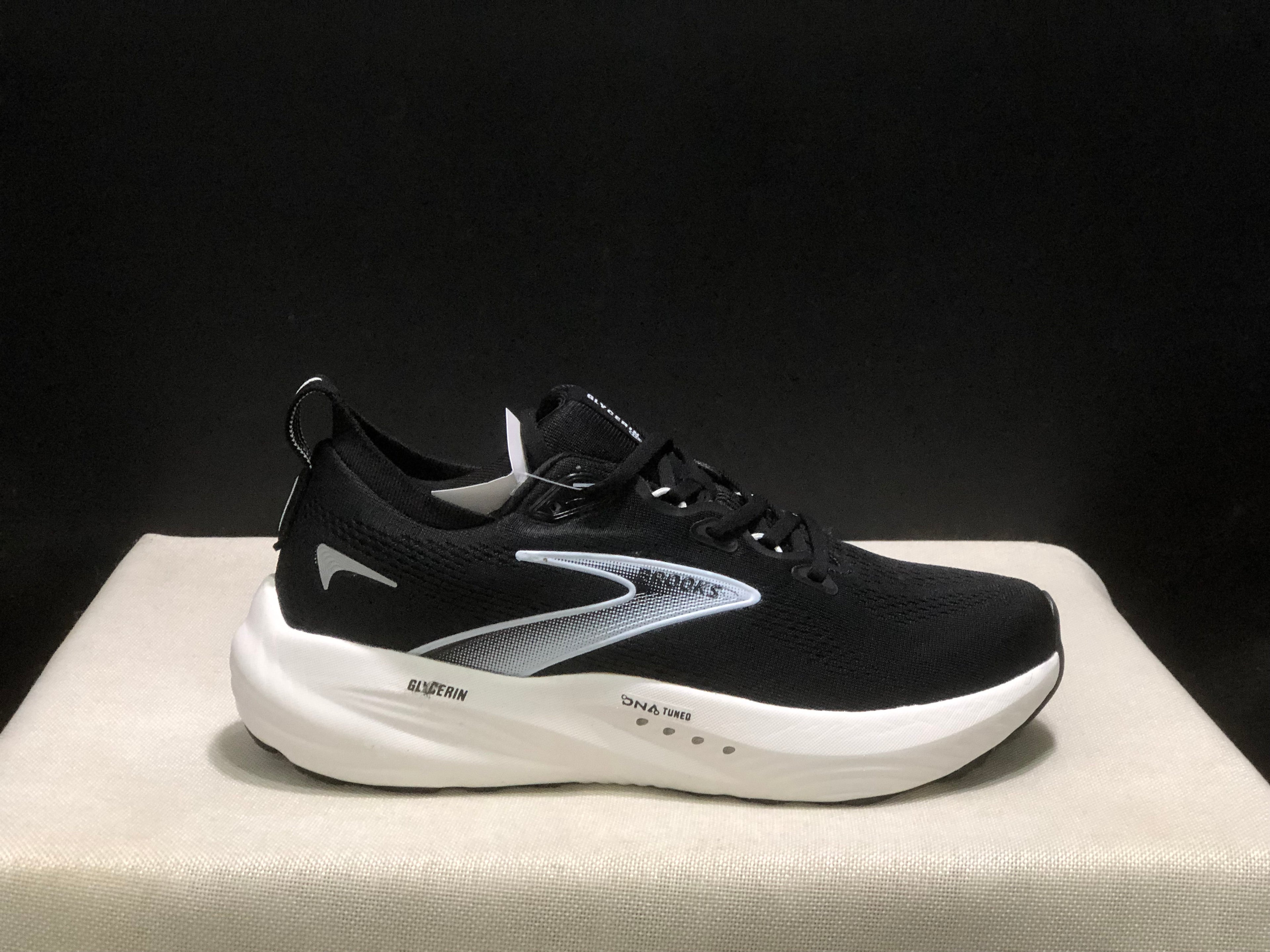 Brooks Glycerin 22 Comfortable Running Shoes Black/White