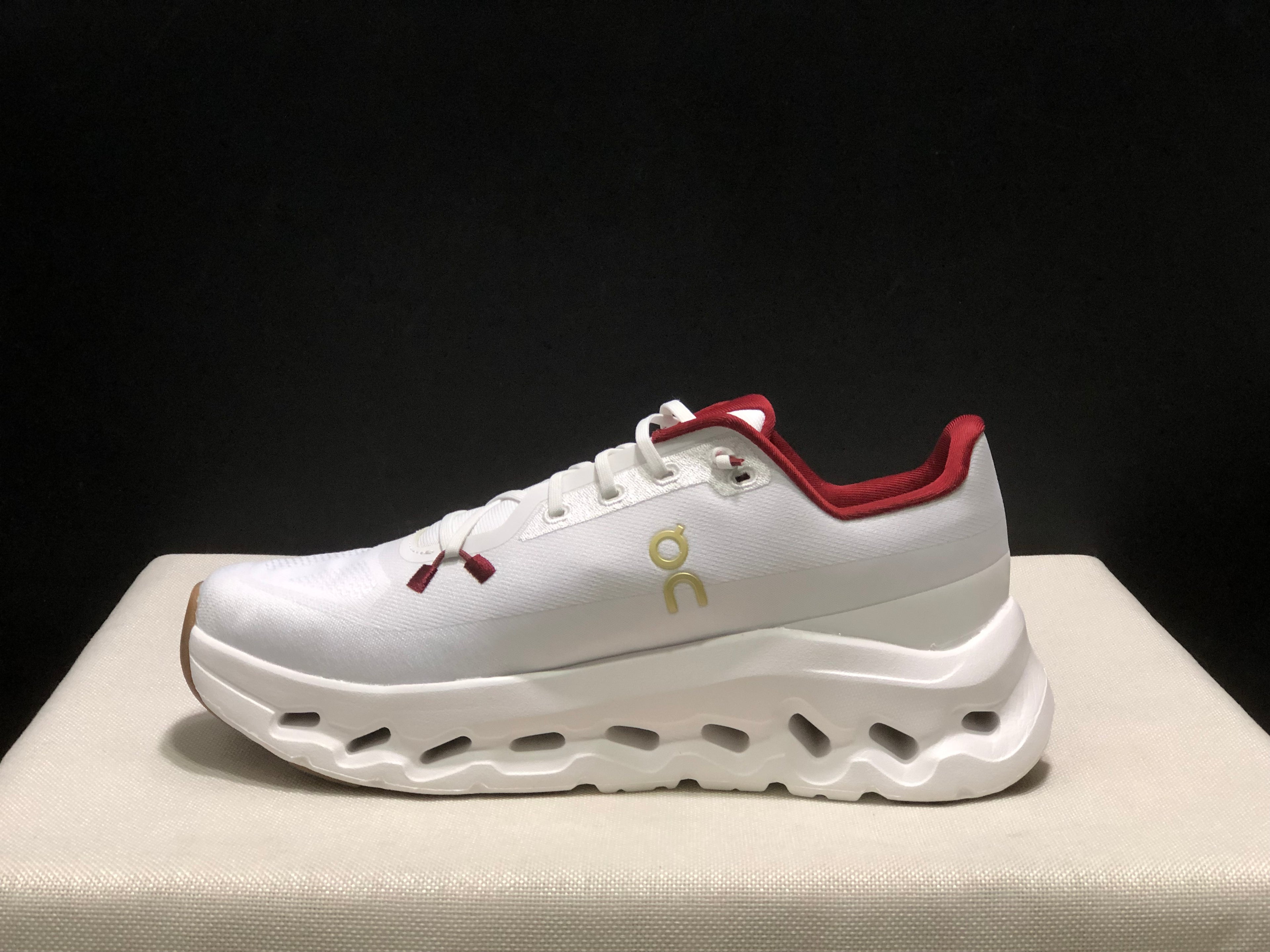 On Running Cloudtilt Shock Absorption Casual Running Shoes Pearl/Ivory/Red