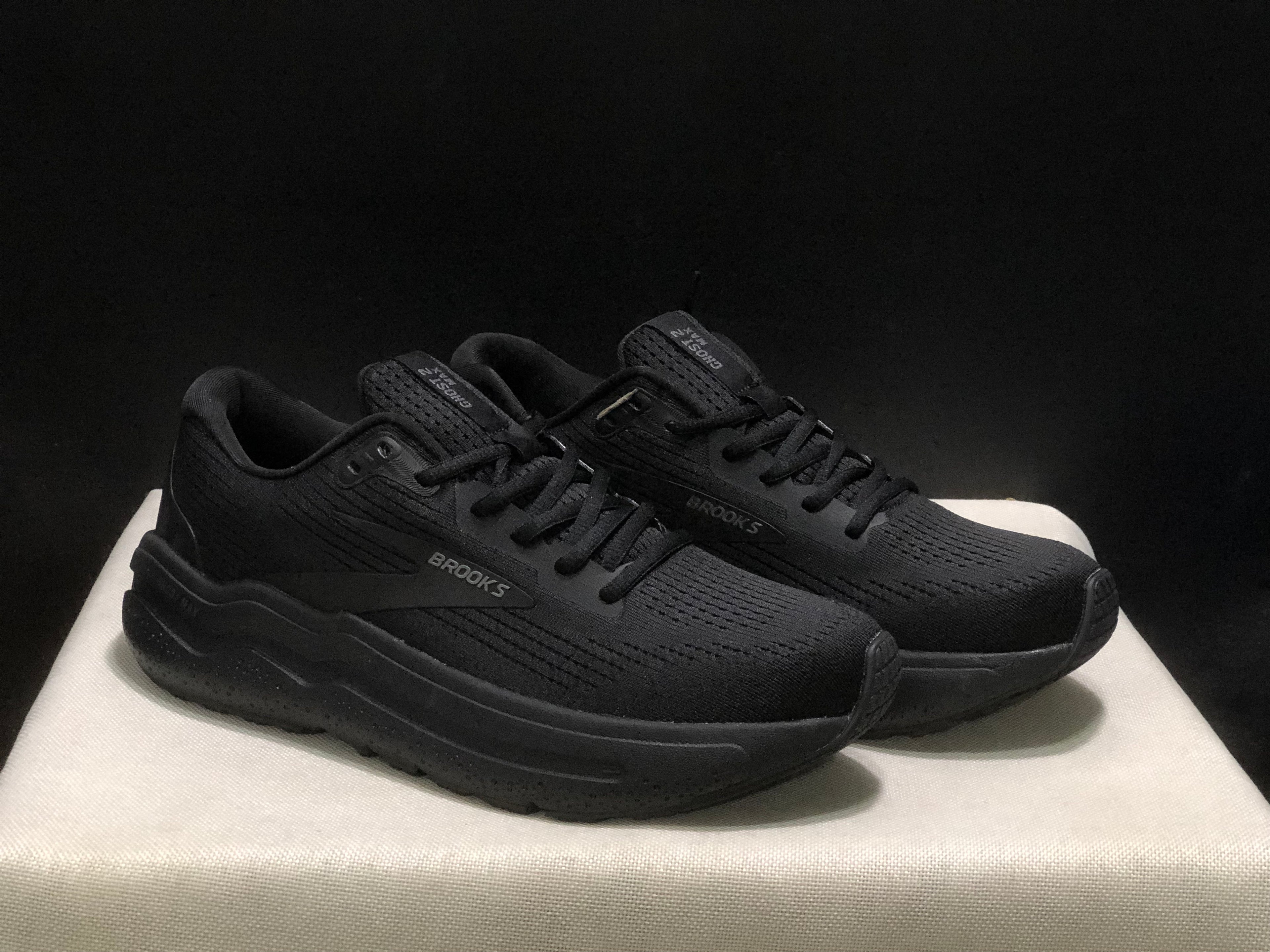 Brooks Ghost Max 2 Breathable Low-top Running Shoes Black