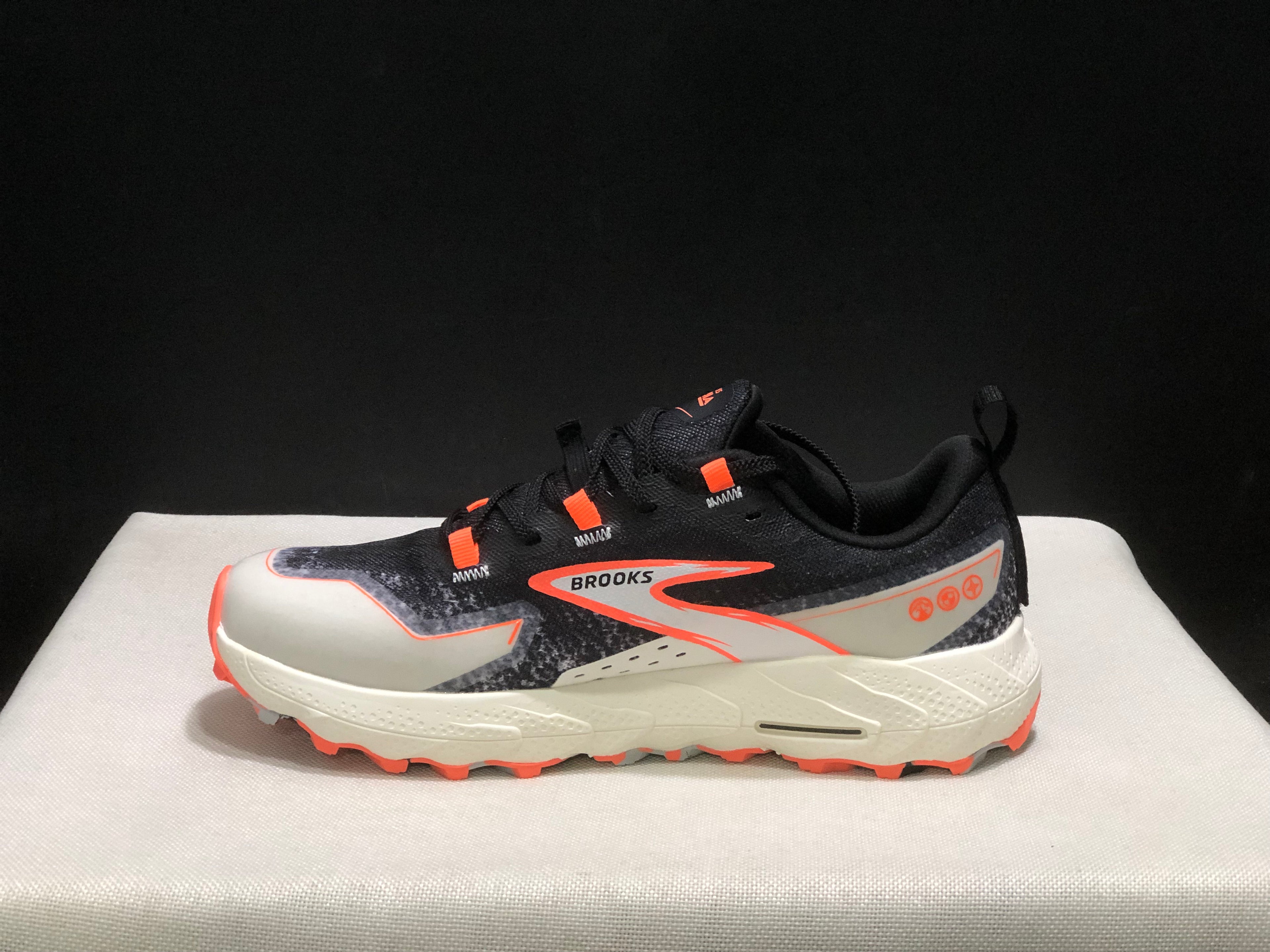 Brooks Cascadia 18 Low-top Running Shoes Black/Blue Wash/Flame