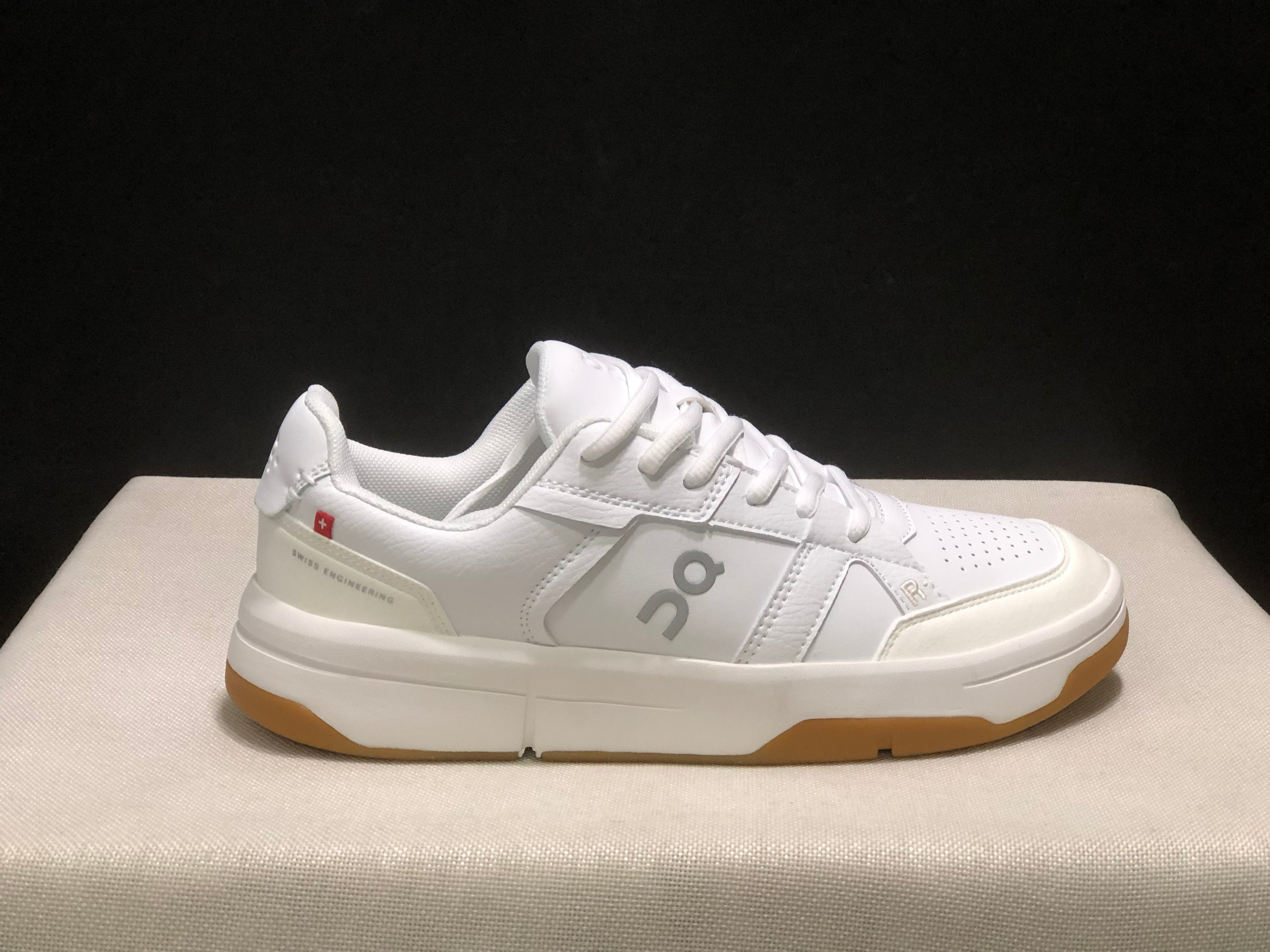 On Running The Roger Clubhouse Casual Sneakers White/Ivory
