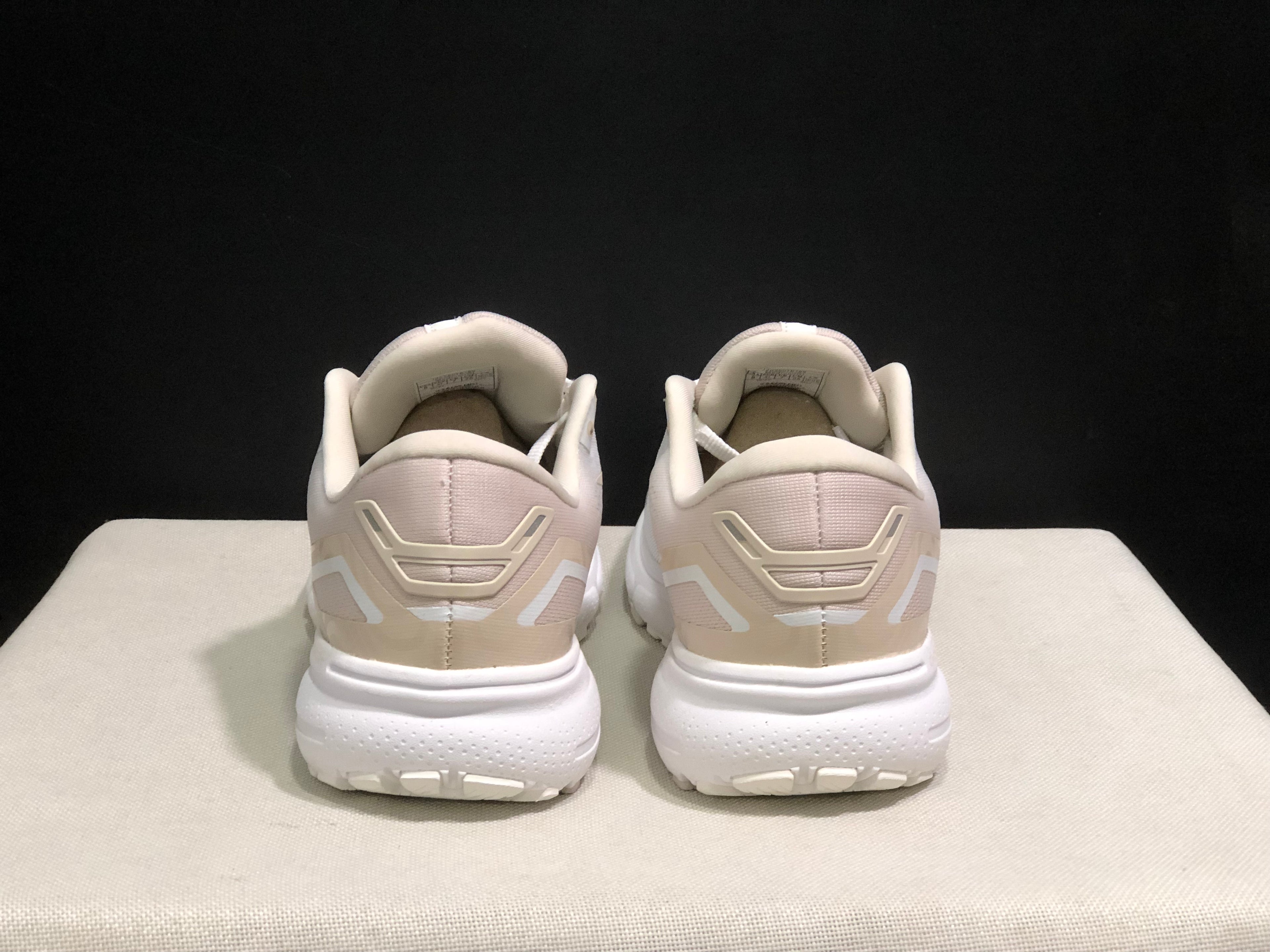 Brooks Ghost 15 Shock-absorbing Wear-resistant Low-top Running Shoes White/Light Pink