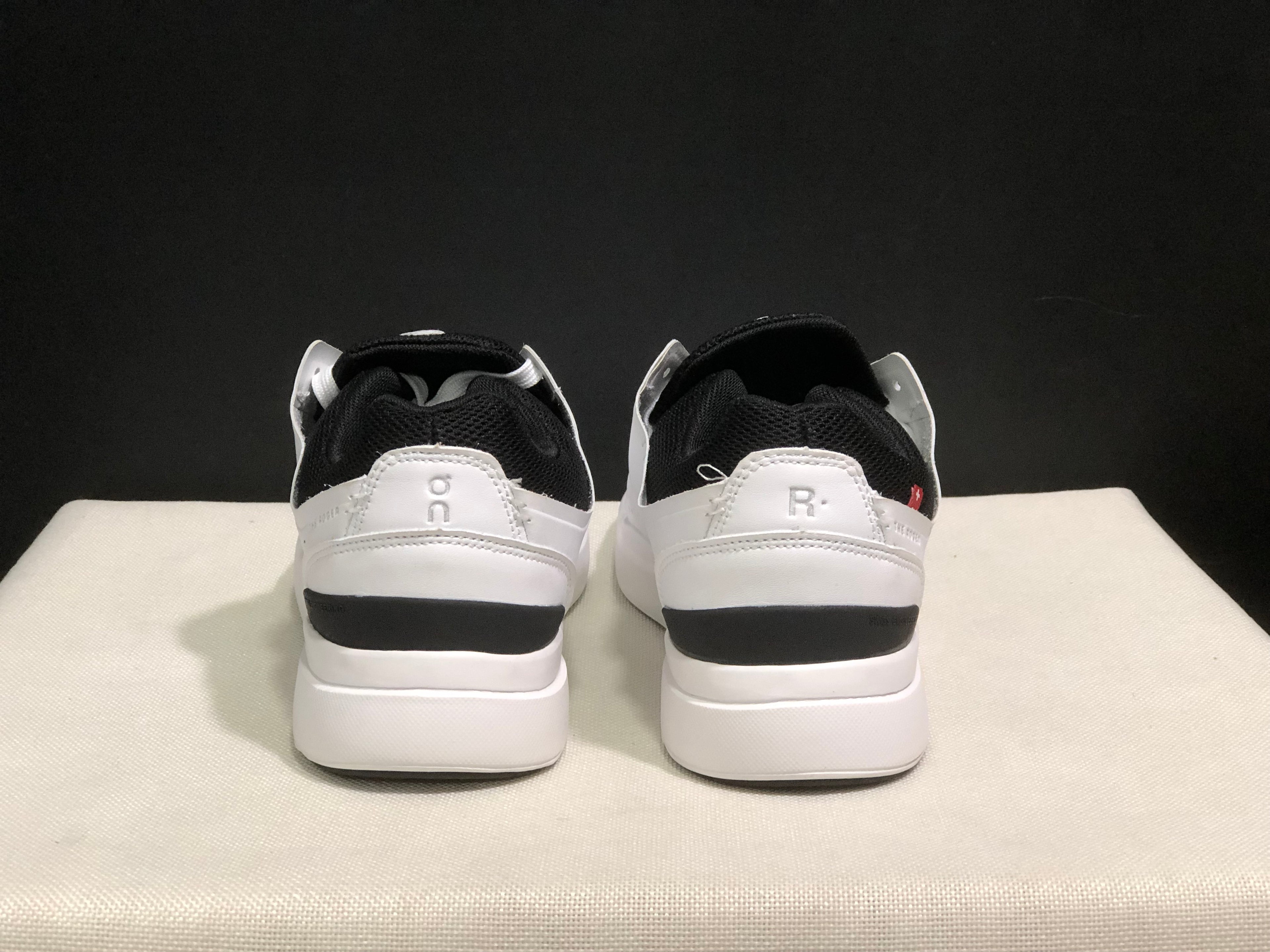 On Running The Roger Spin Board Shoes White/Black