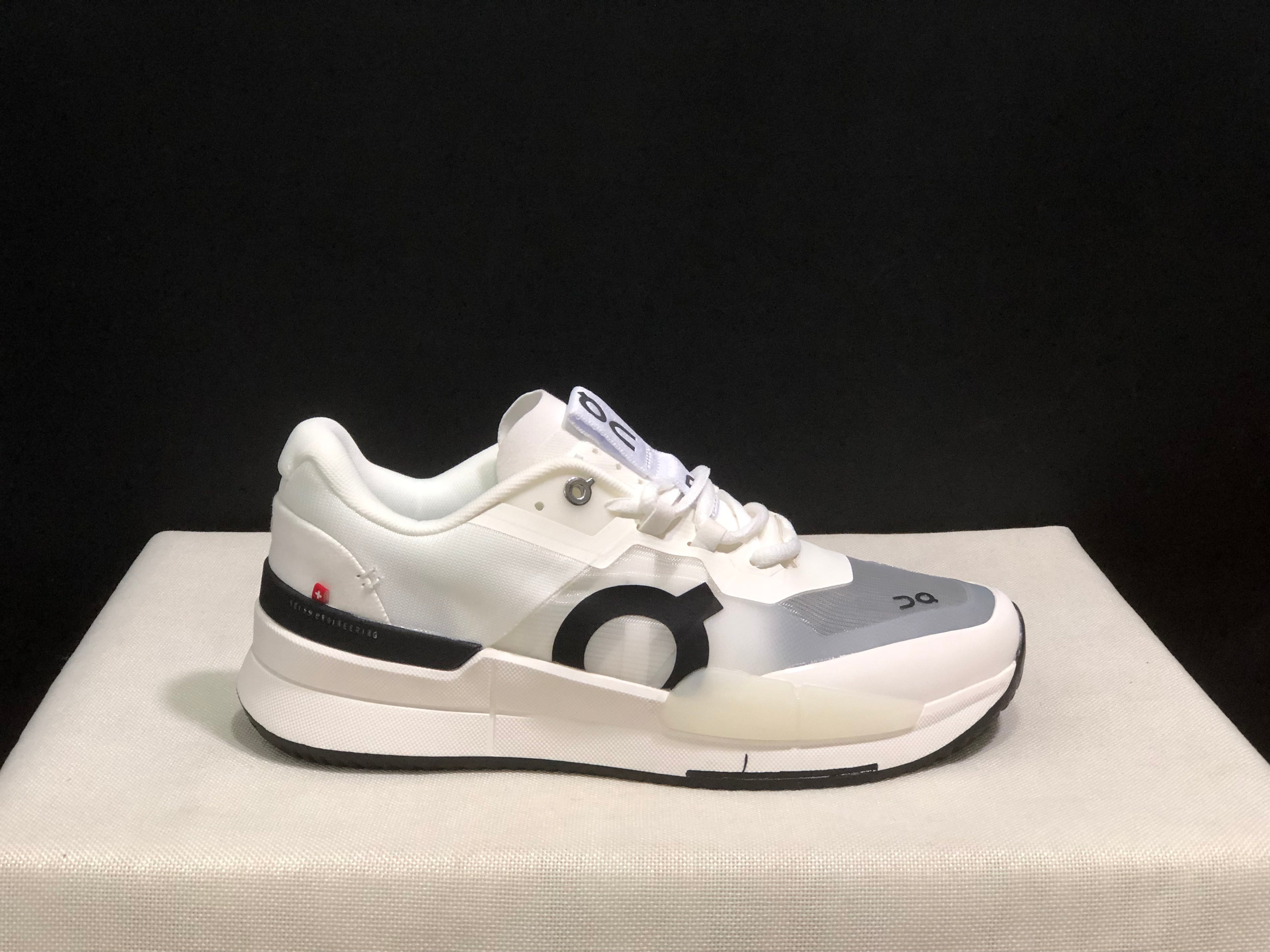 On Running The Roger Pro 2 Breathable Mesh Training Running Shoes White/Black