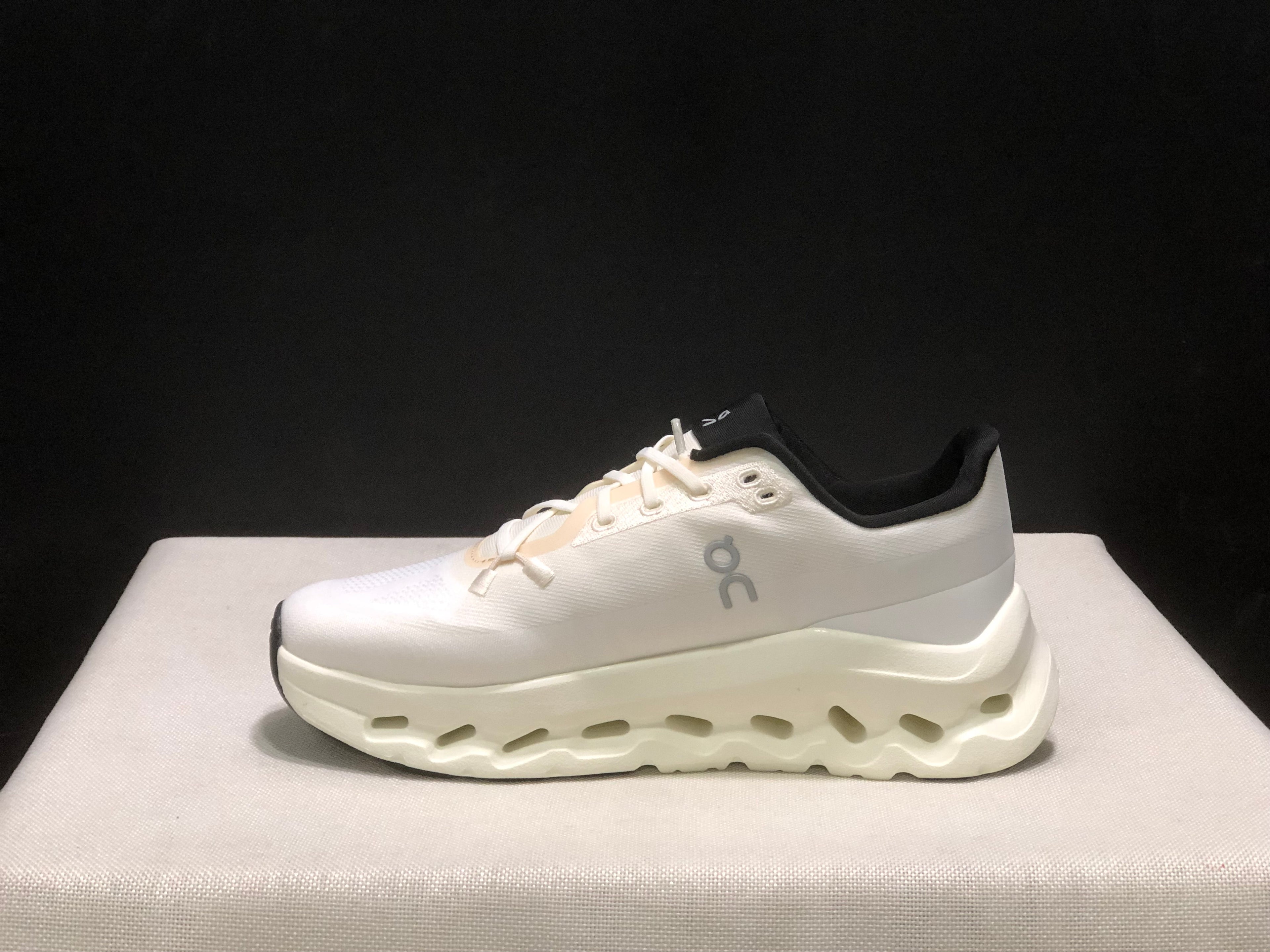 On Running Cloudtilt Shock Absorption Casual Running Shoes Beige/Black