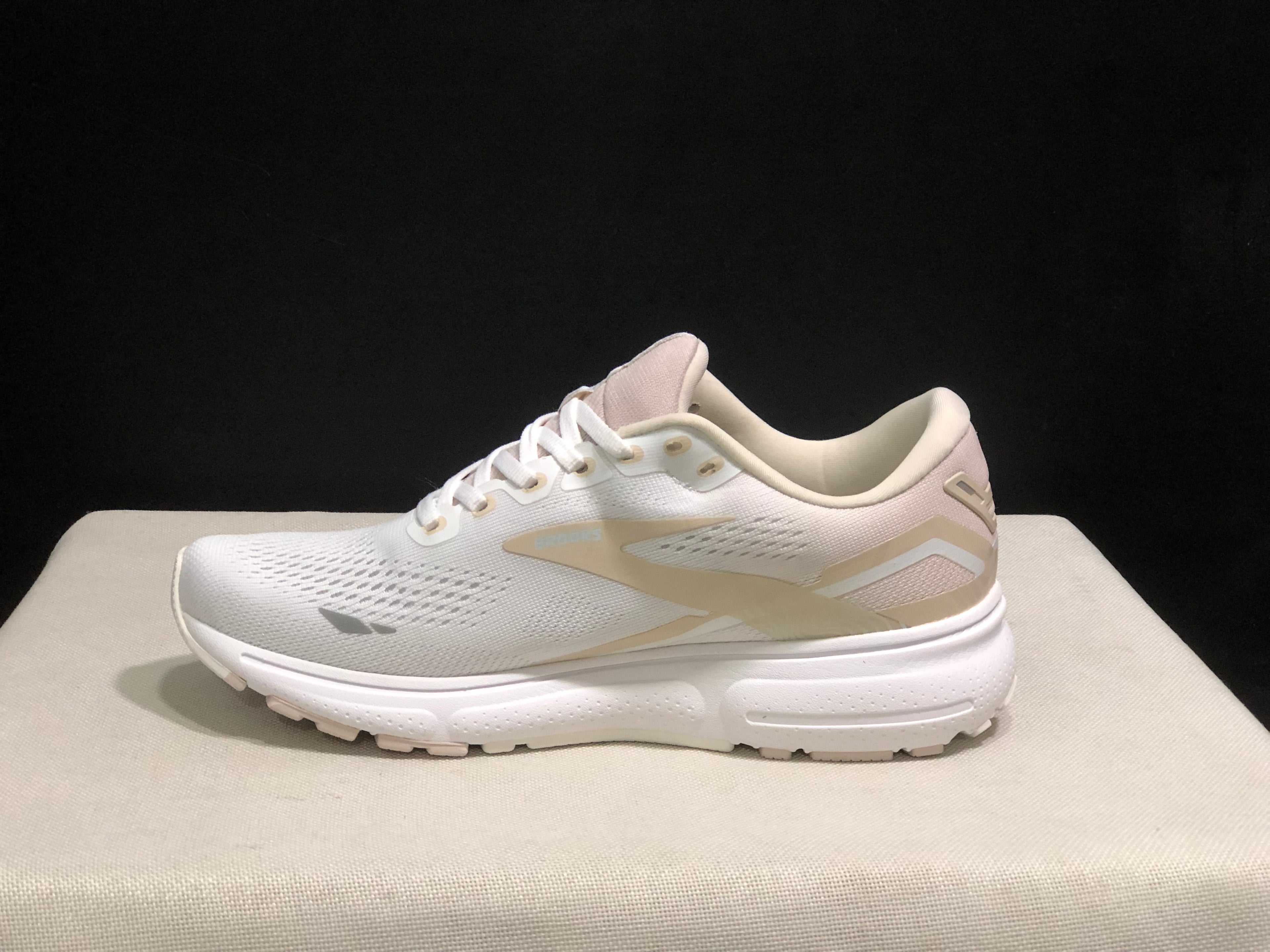 Brooks Ghost 15 Shock-absorbing Wear-resistant Low-top Running Shoes White/Light Pink