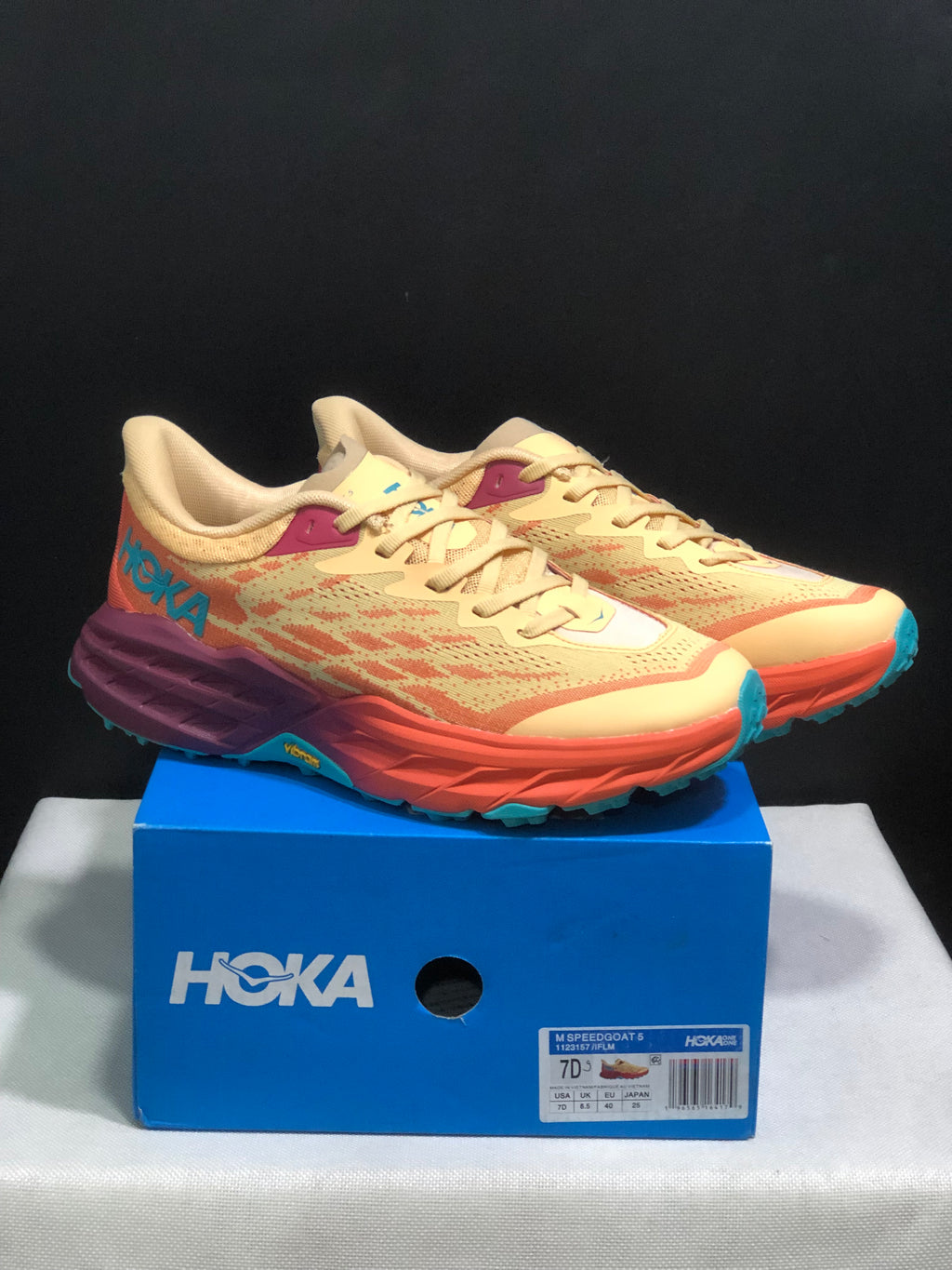 Hoka One One Speedgoat 5 Trail Running Shoes Sneakers Cream