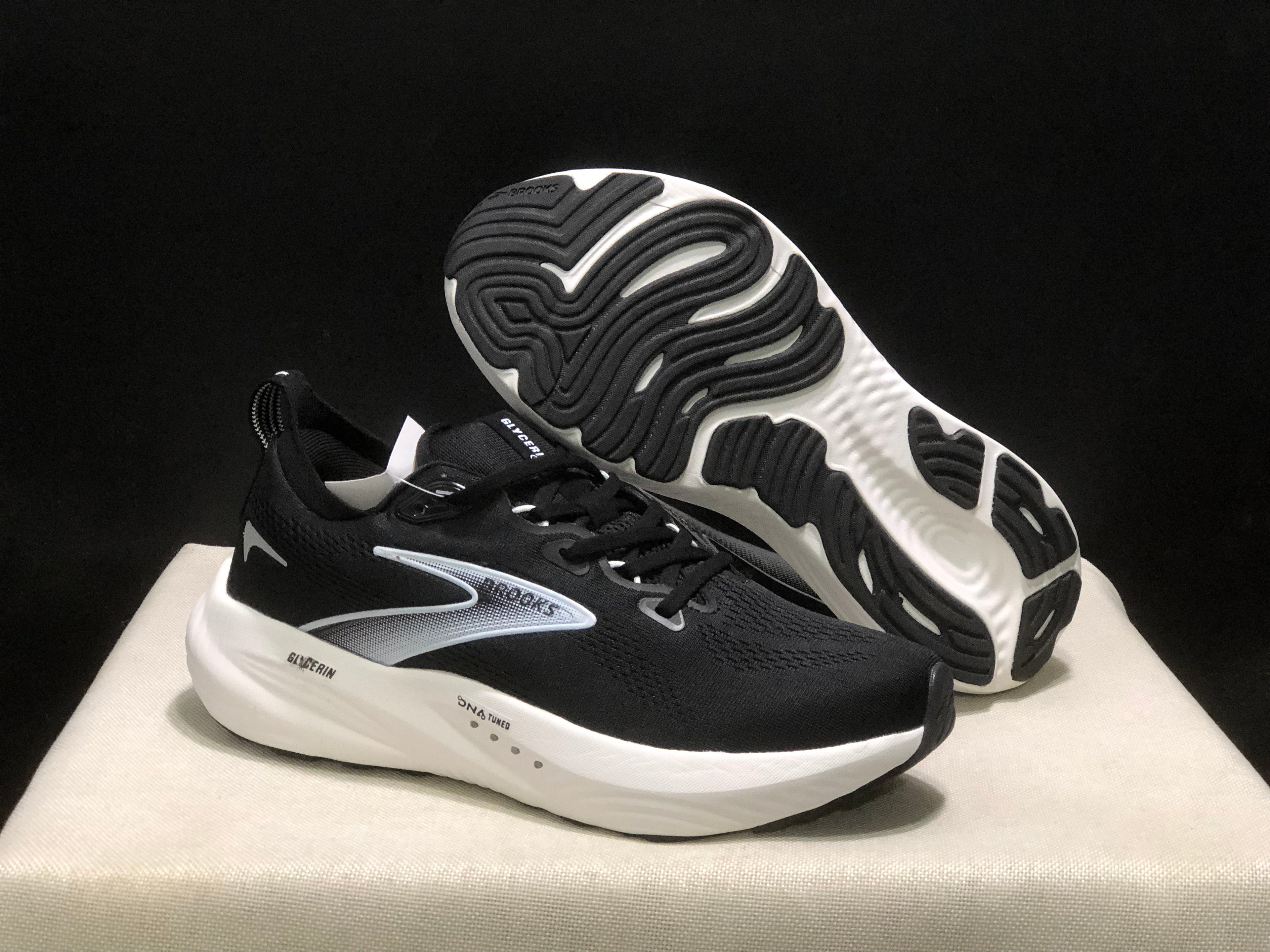 Brooks Glycerin 22 Comfortable Running Shoes Black/White