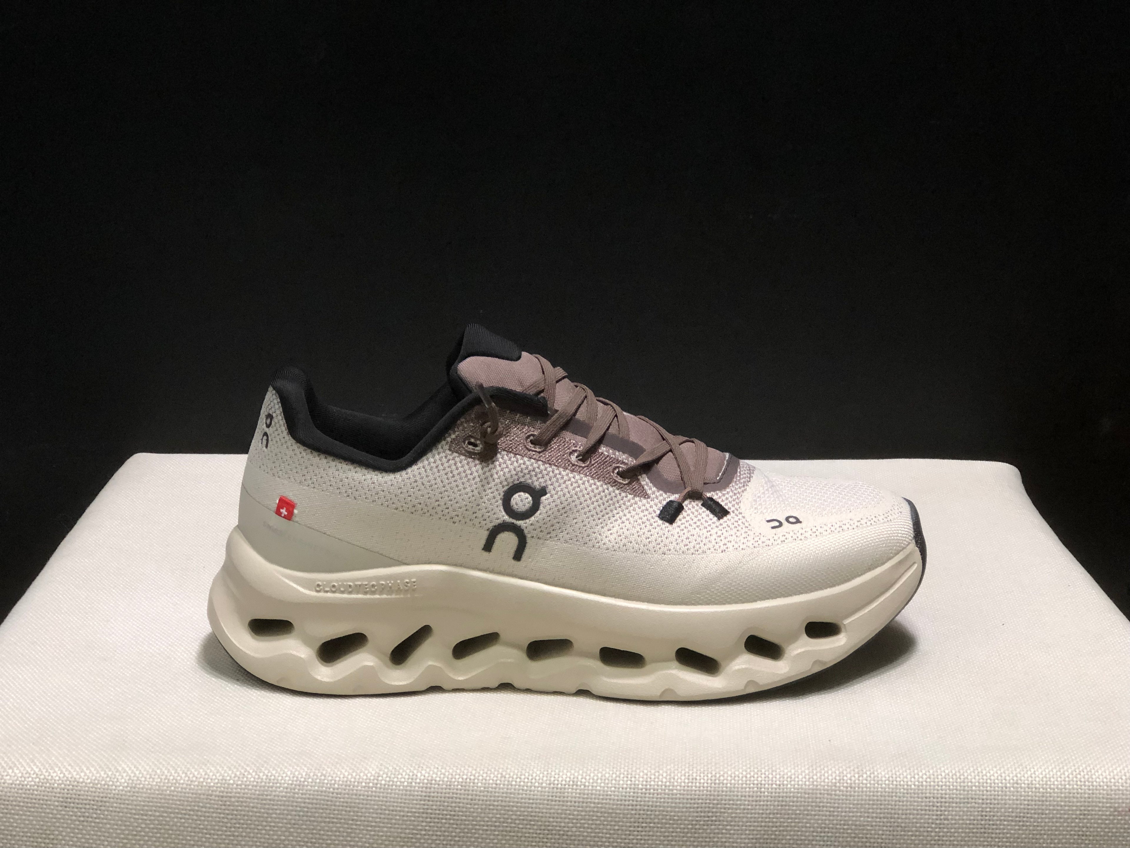 On Running Cloudtilt Durable Casual Life Shoes Ivory/Light Brown