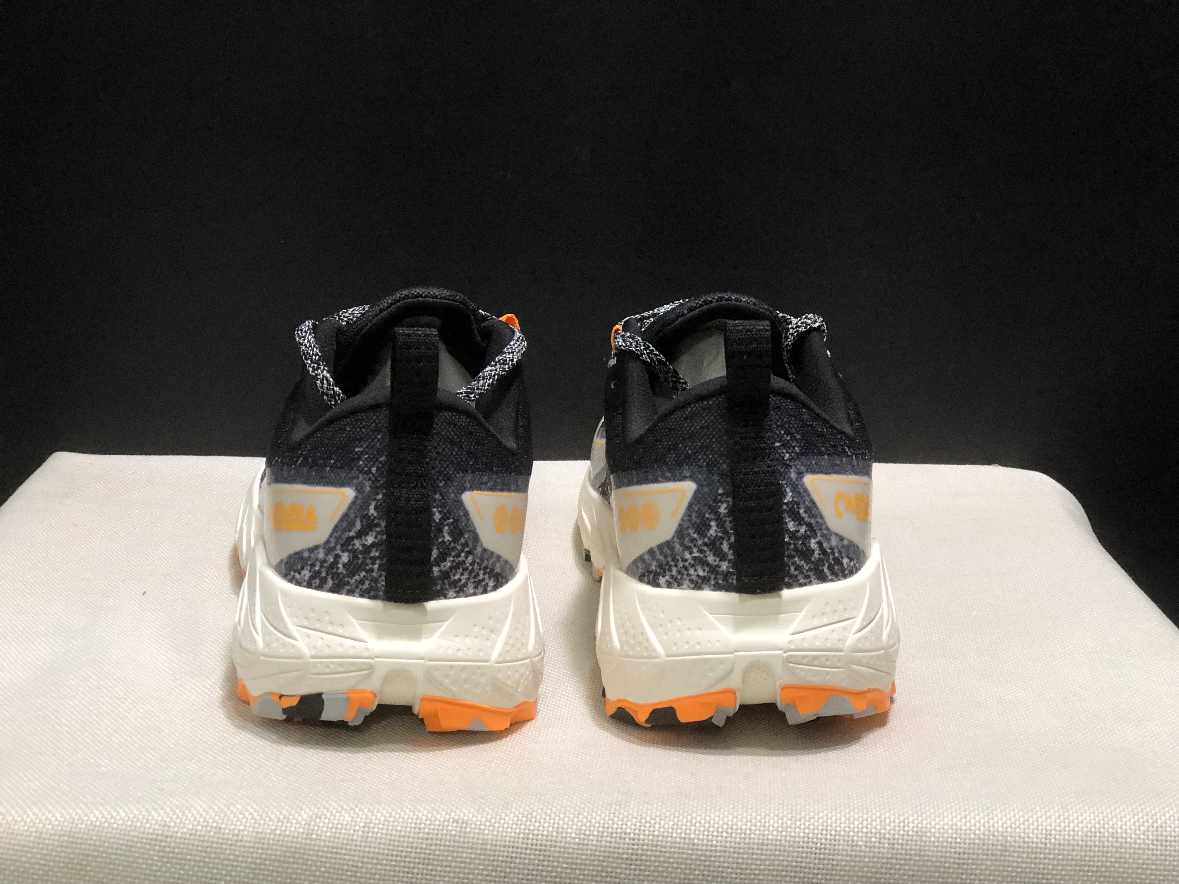 Brooks Cascadia 18 Low-top Running Shoes Black/Orange