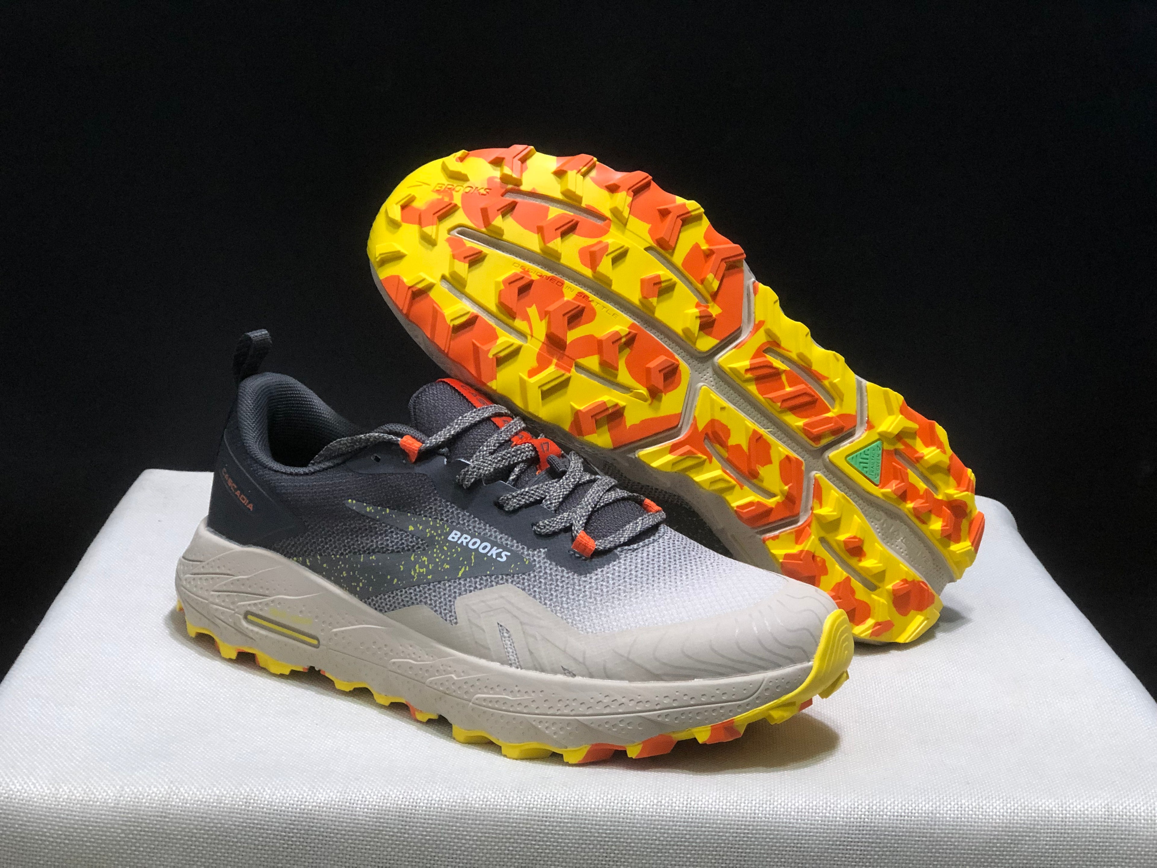 Brooks Cascadia 17 Trail Running Shoes Chateau Grey/Forged Iron