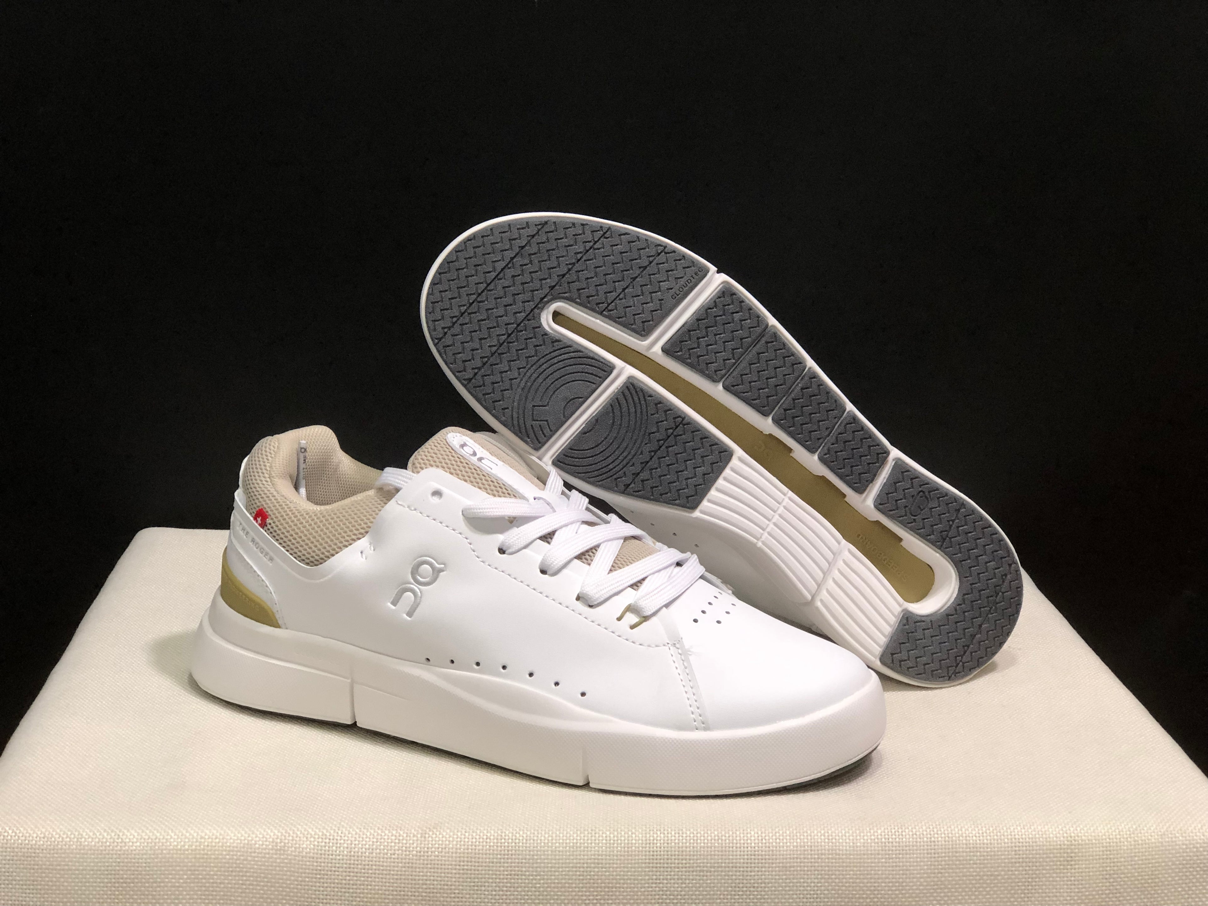 On Running The Roger Spin Board Shoes White/Bronze