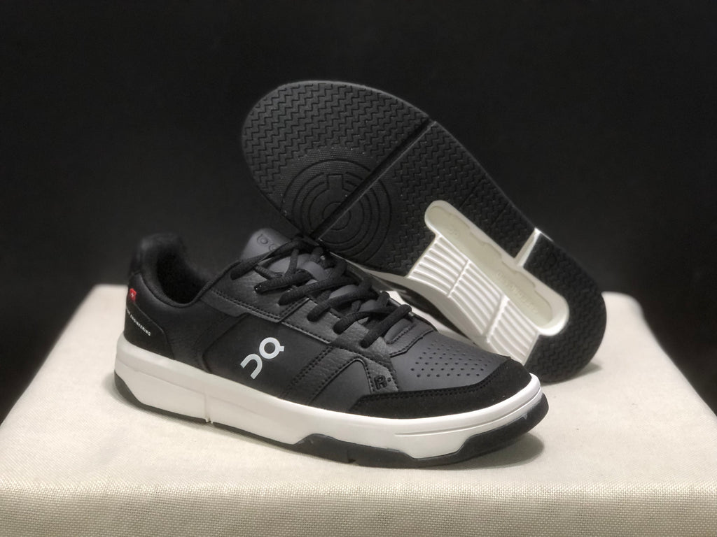 On Running The Roger Clubhouse Casual Sneakers Black/White