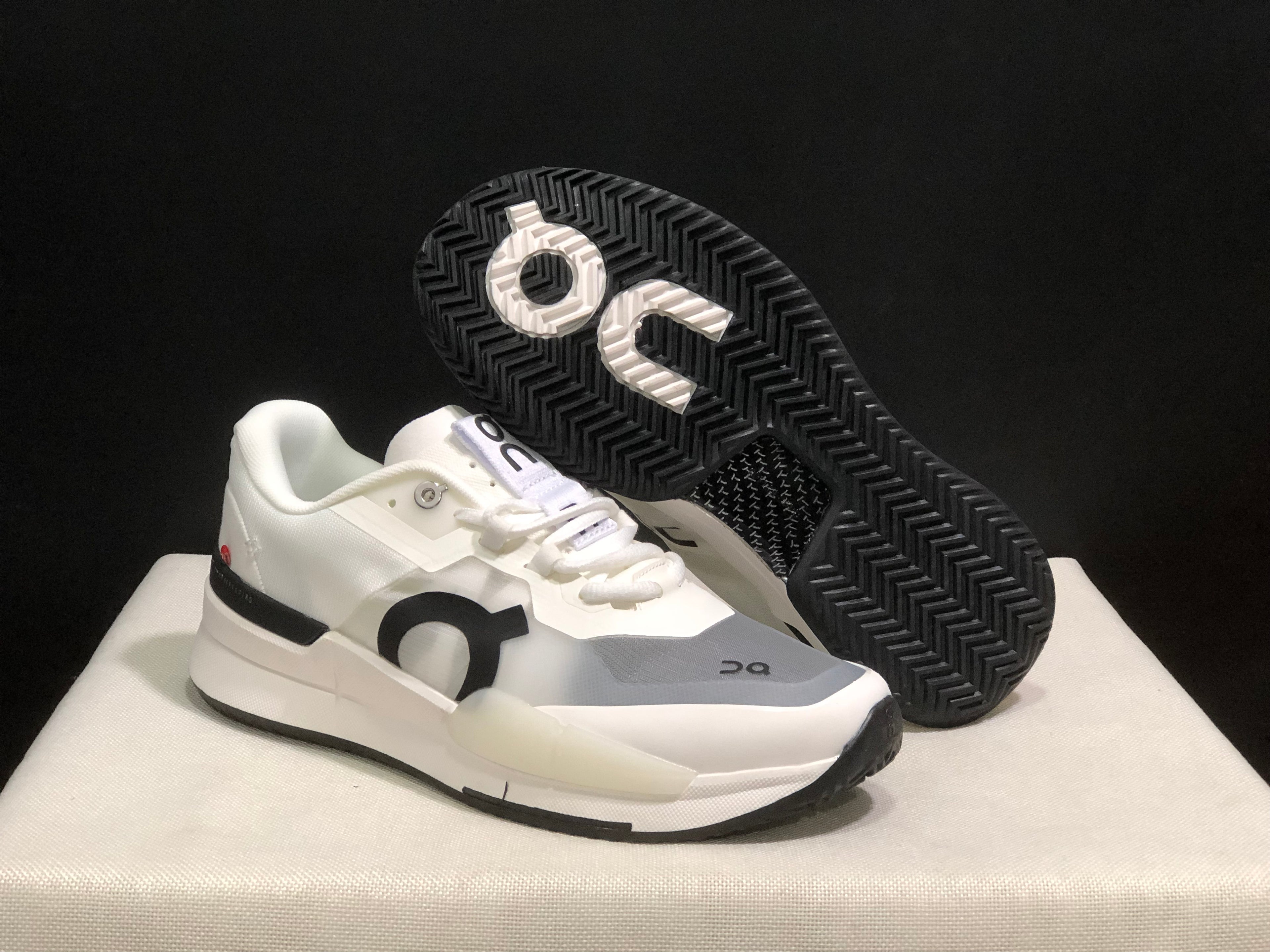 On Running The Roger Pro 2 Breathable Mesh Training Running Shoes White/Black