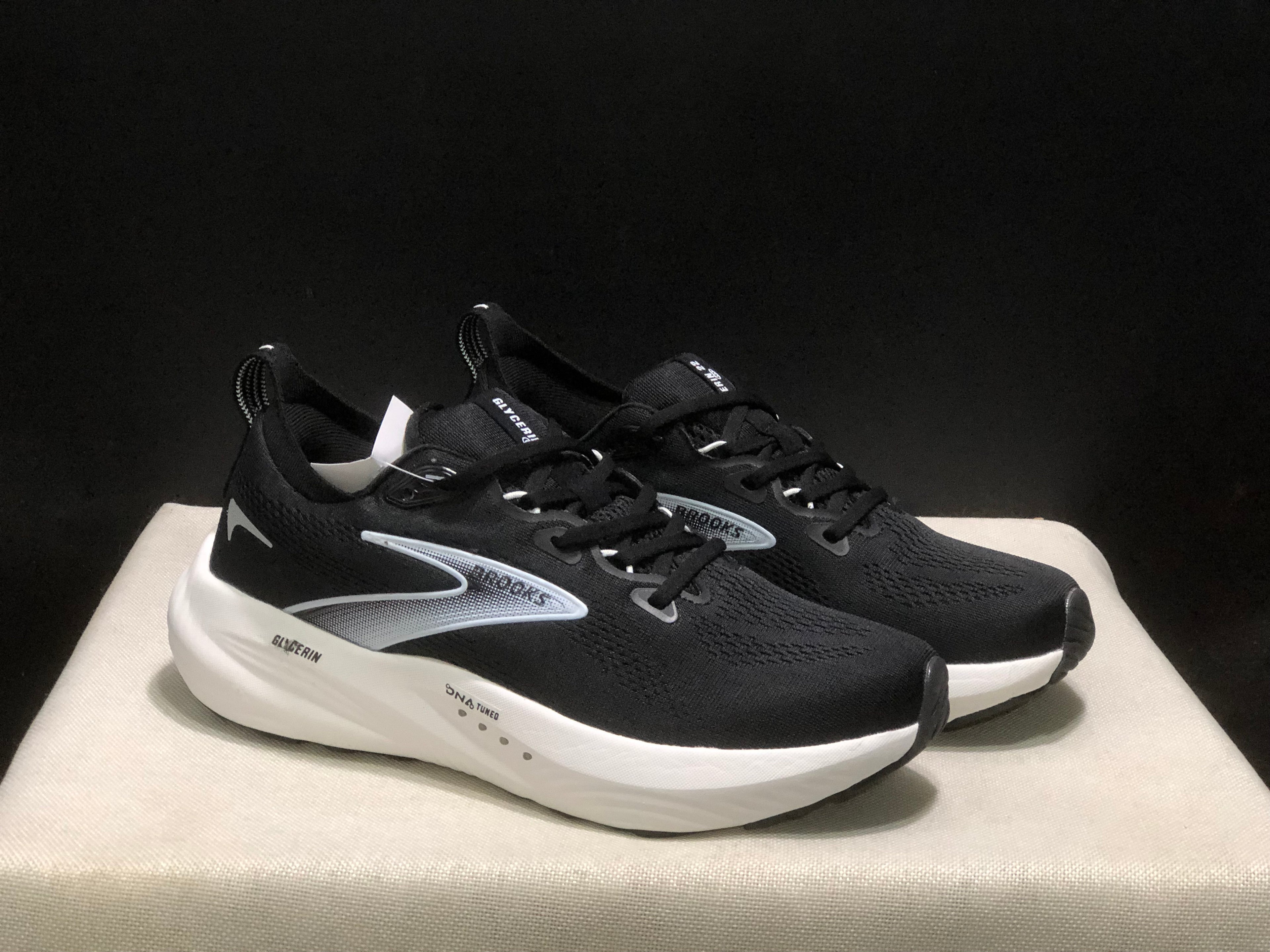 Brooks Glycerin 22 Comfortable Running Shoes Black/White