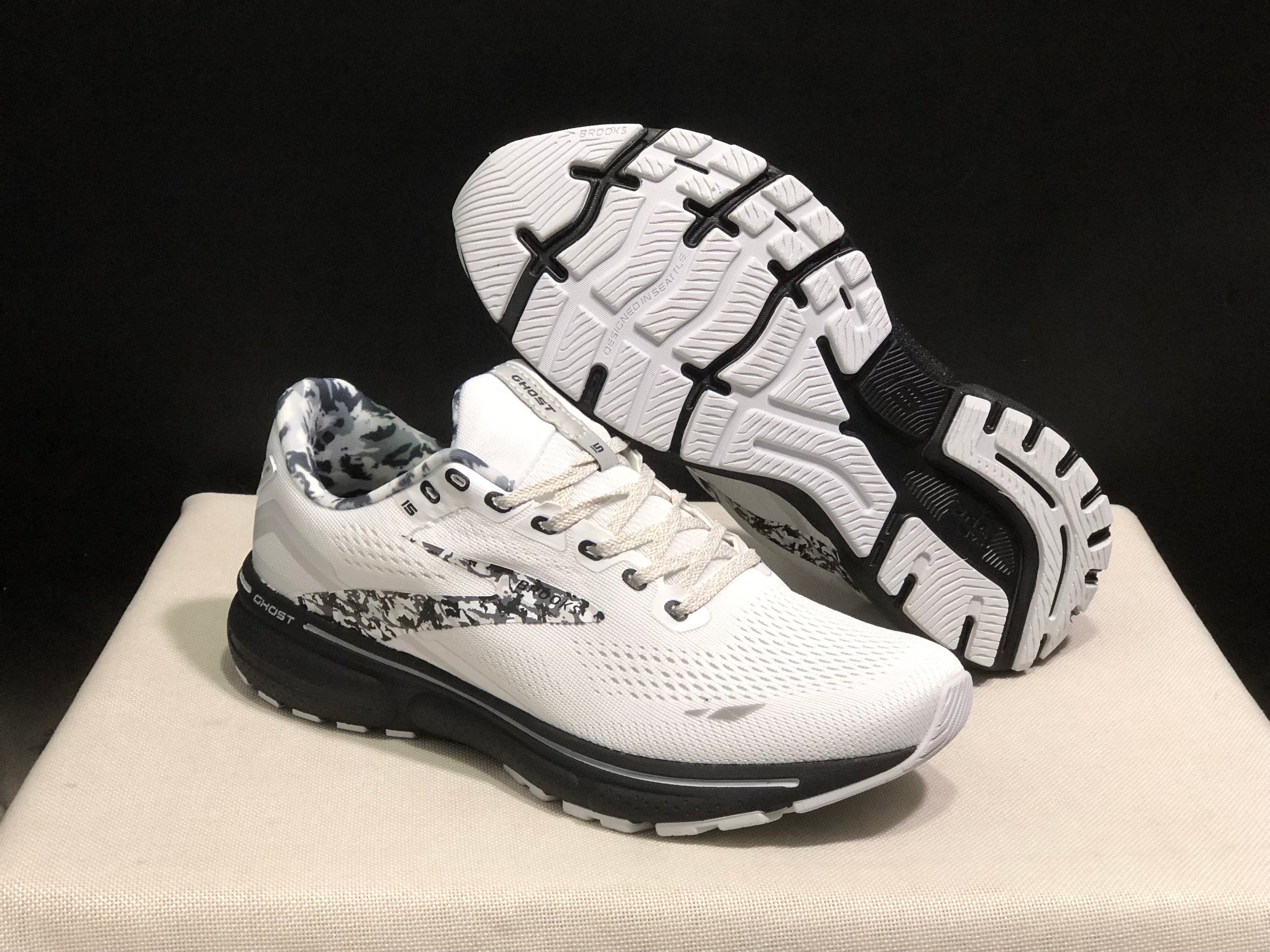 Brooks Ghost 15 Shock-absorbing Wear-resistant Low-top Running Shoes White/Camouflage