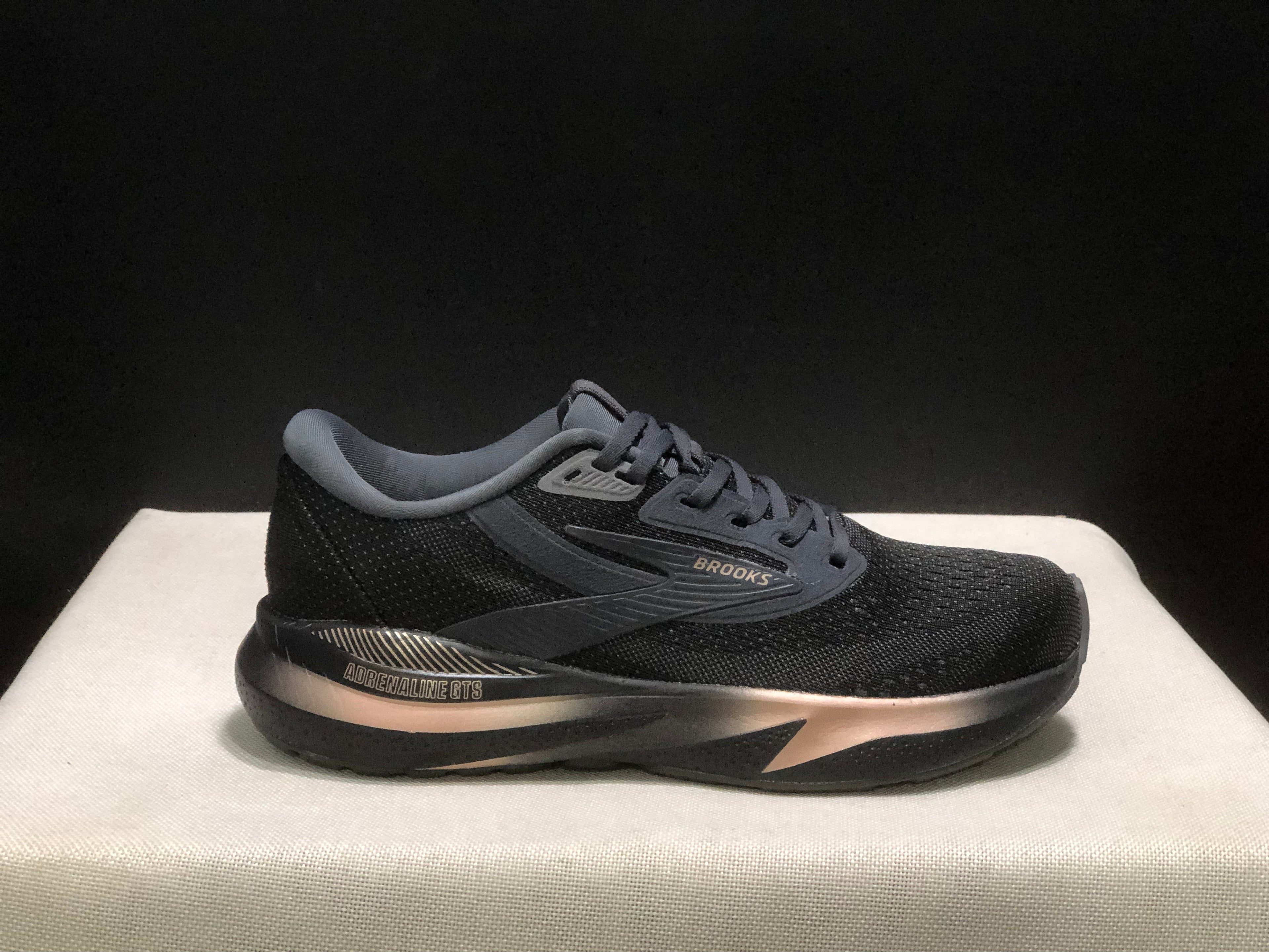 Brooks Adrenaline GTS 24 Casual Running Shoes Black/Gold