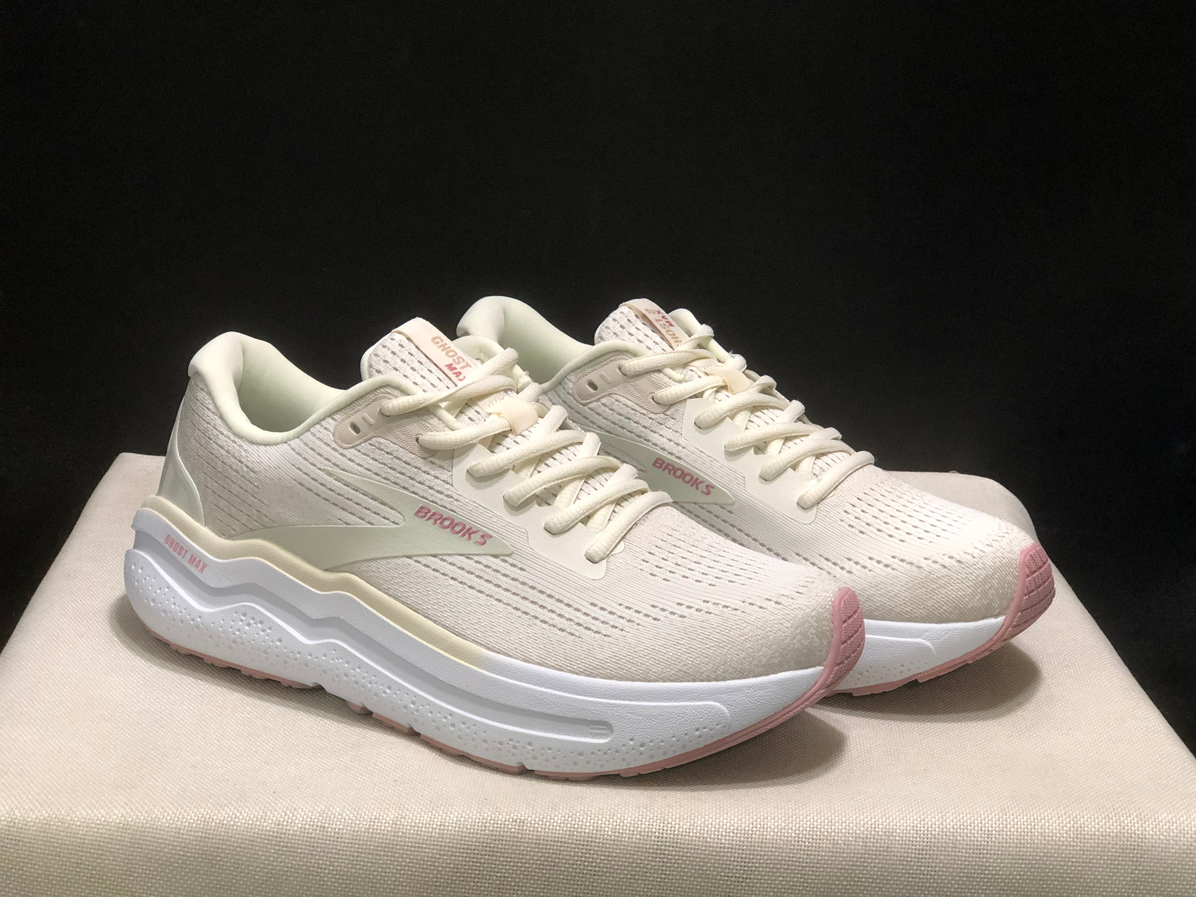 Brooks Ghost Max 2 Breathable Low-top Running Shoes Off White