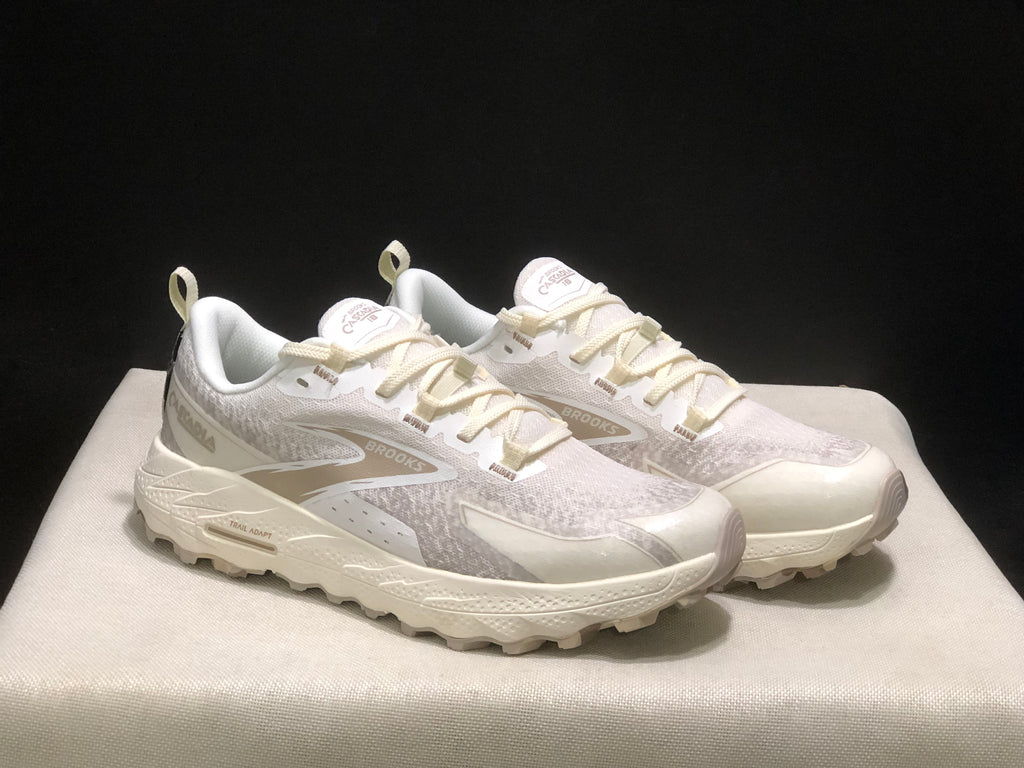 Brooks Cascadia 18 Low-top Running Shoes Coconut/Chateou/White