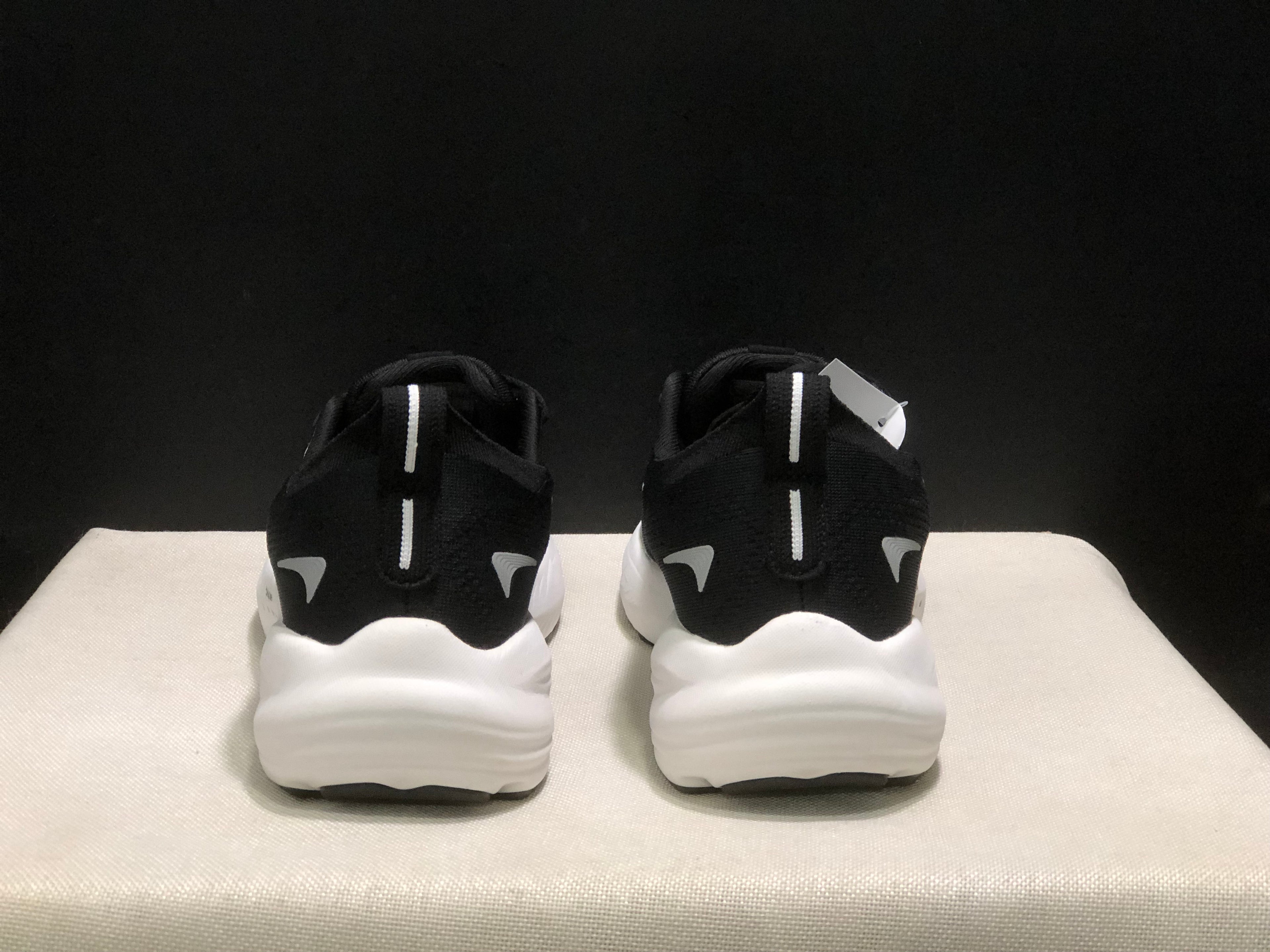 Brooks Glycerin 22 Comfortable Running Shoes Black/White