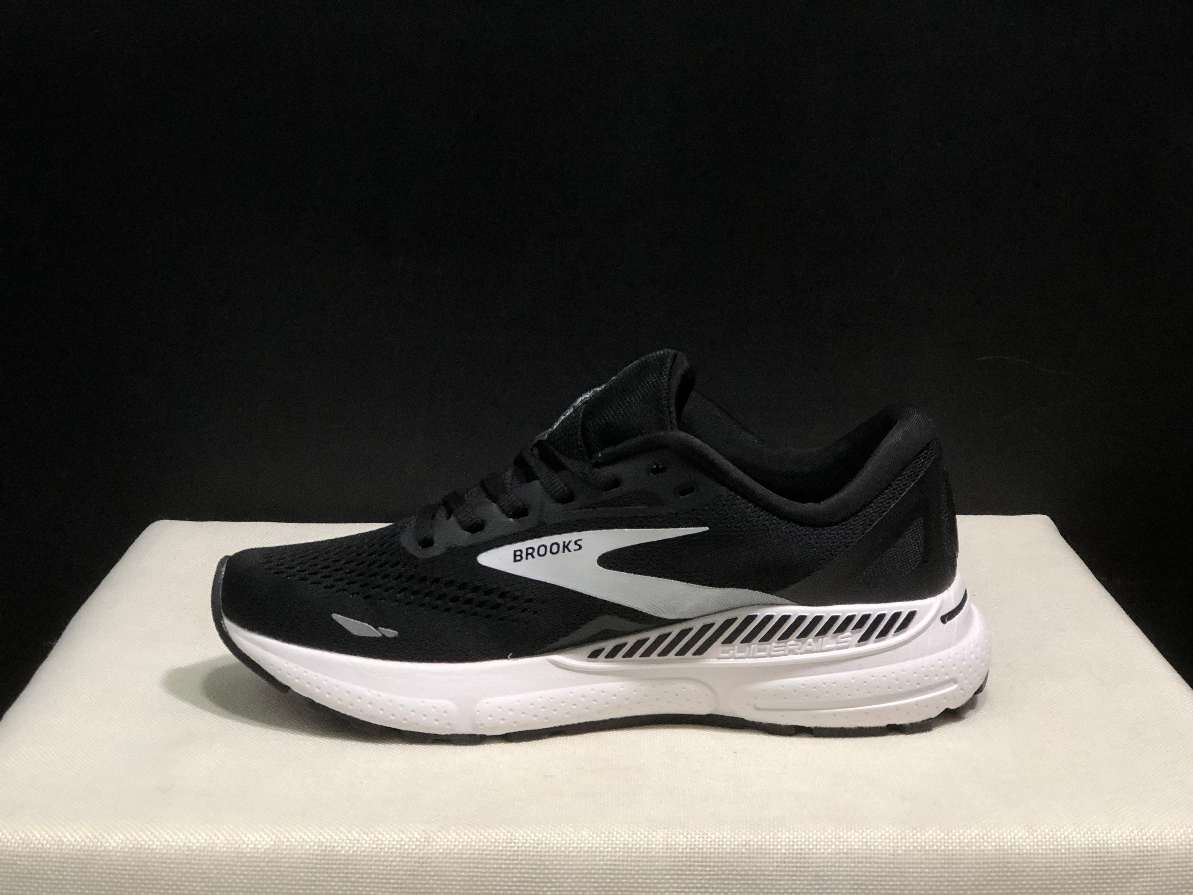 Brooks Adrenaline GTS 23 Shock-absorbing Wear-resistant Low-top Running Shoes Black/White