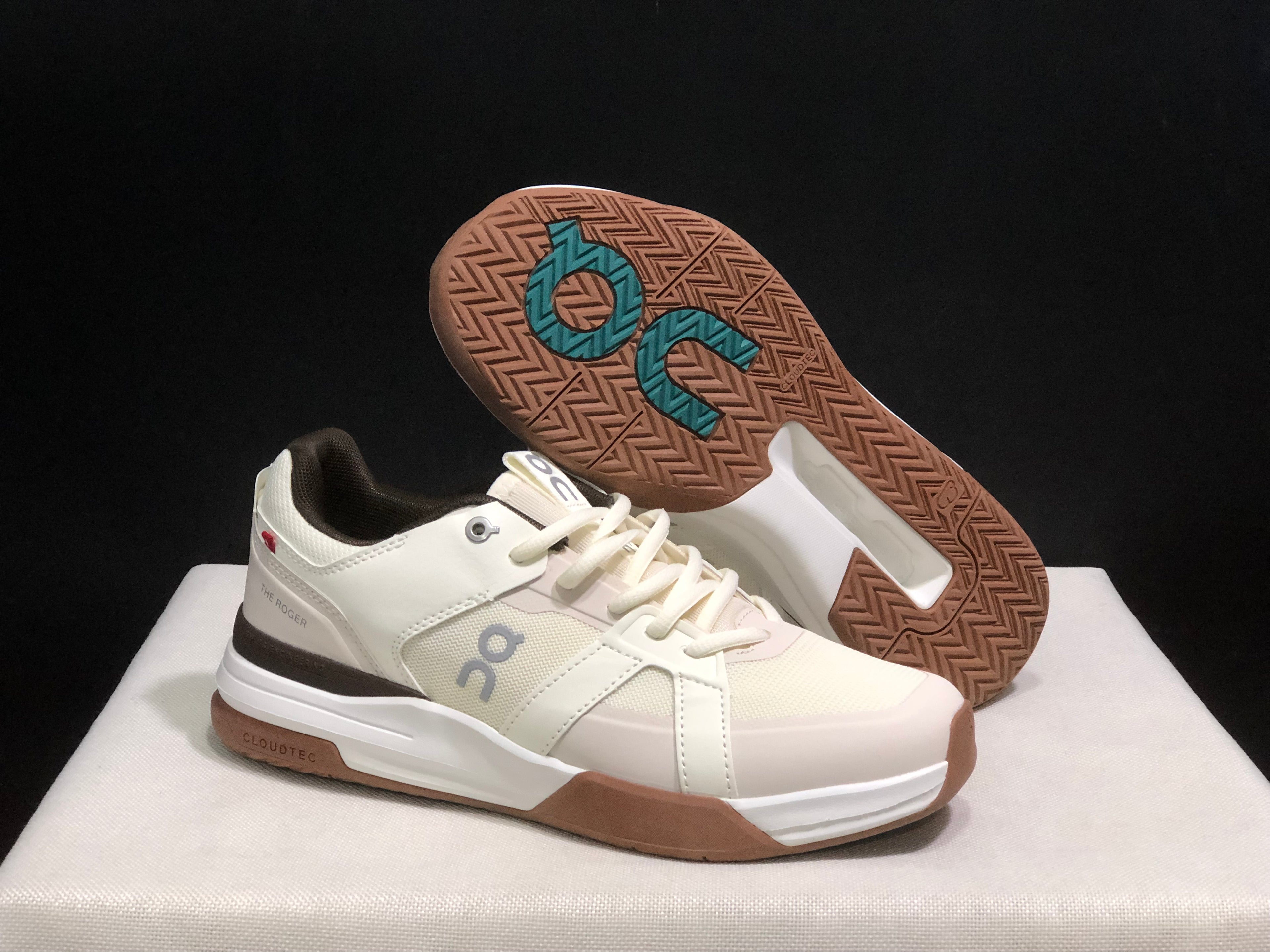 On Running The Roger Clubhouse Pro Anti-Slip Sports Shoes Ivory/Brown