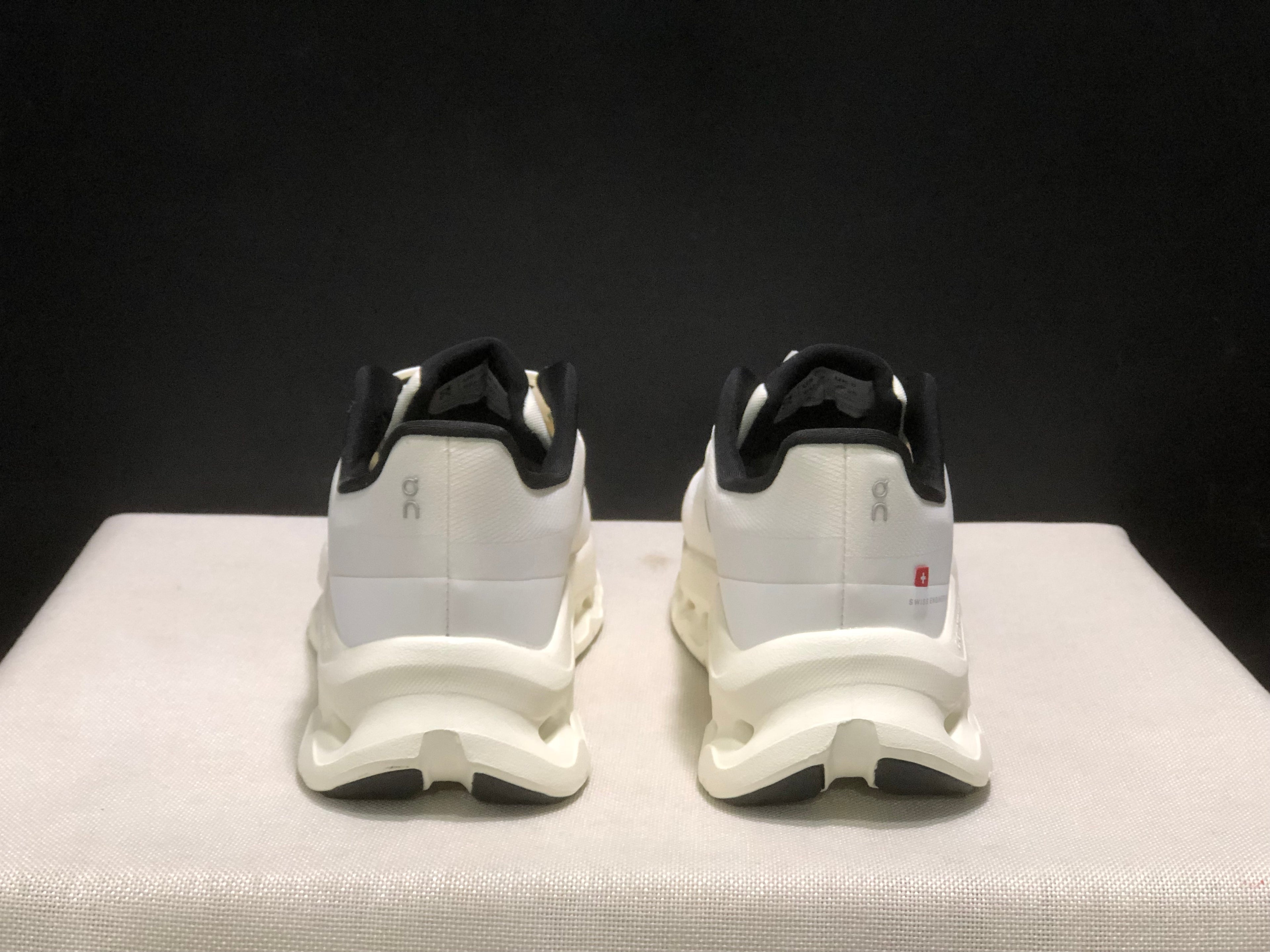 On Running Cloudtilt Shock Absorption Casual Running Shoes Beige/Black