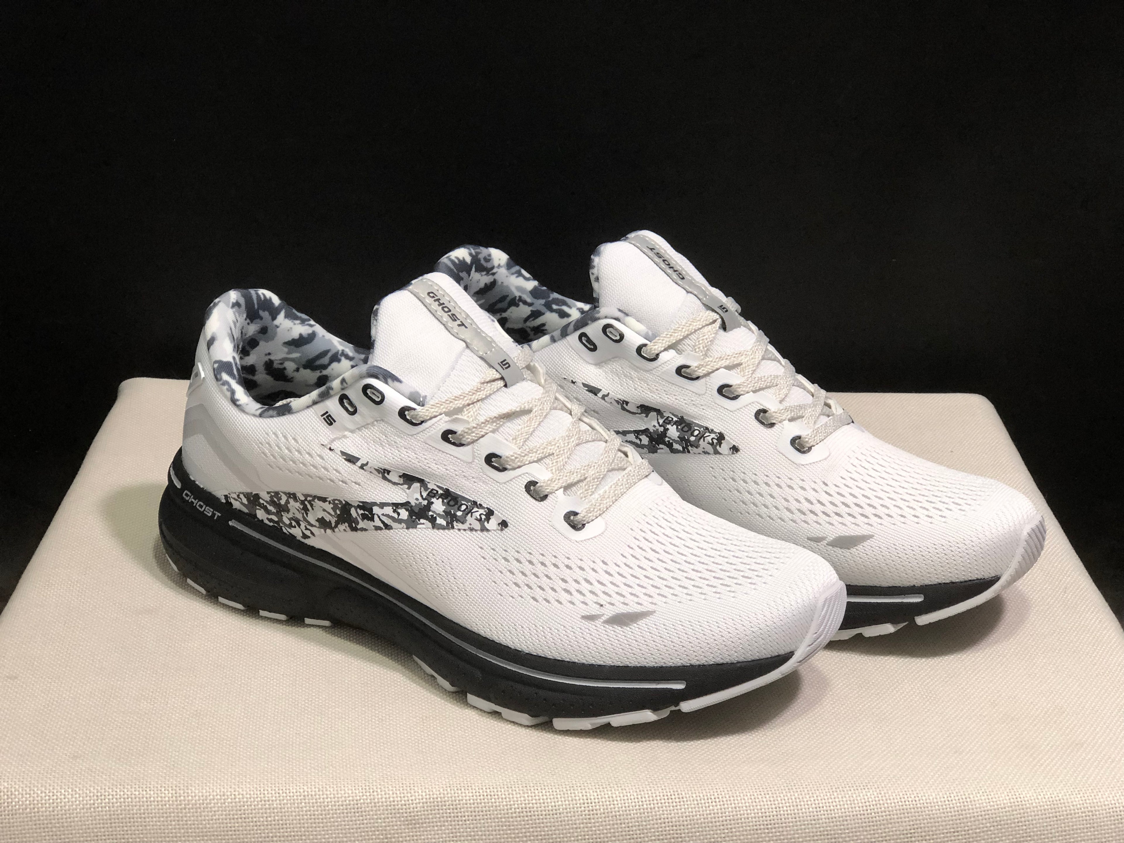 Brooks Ghost 15 Shock-absorbing Wear-resistant Low-top Running Shoes White/Camouflage