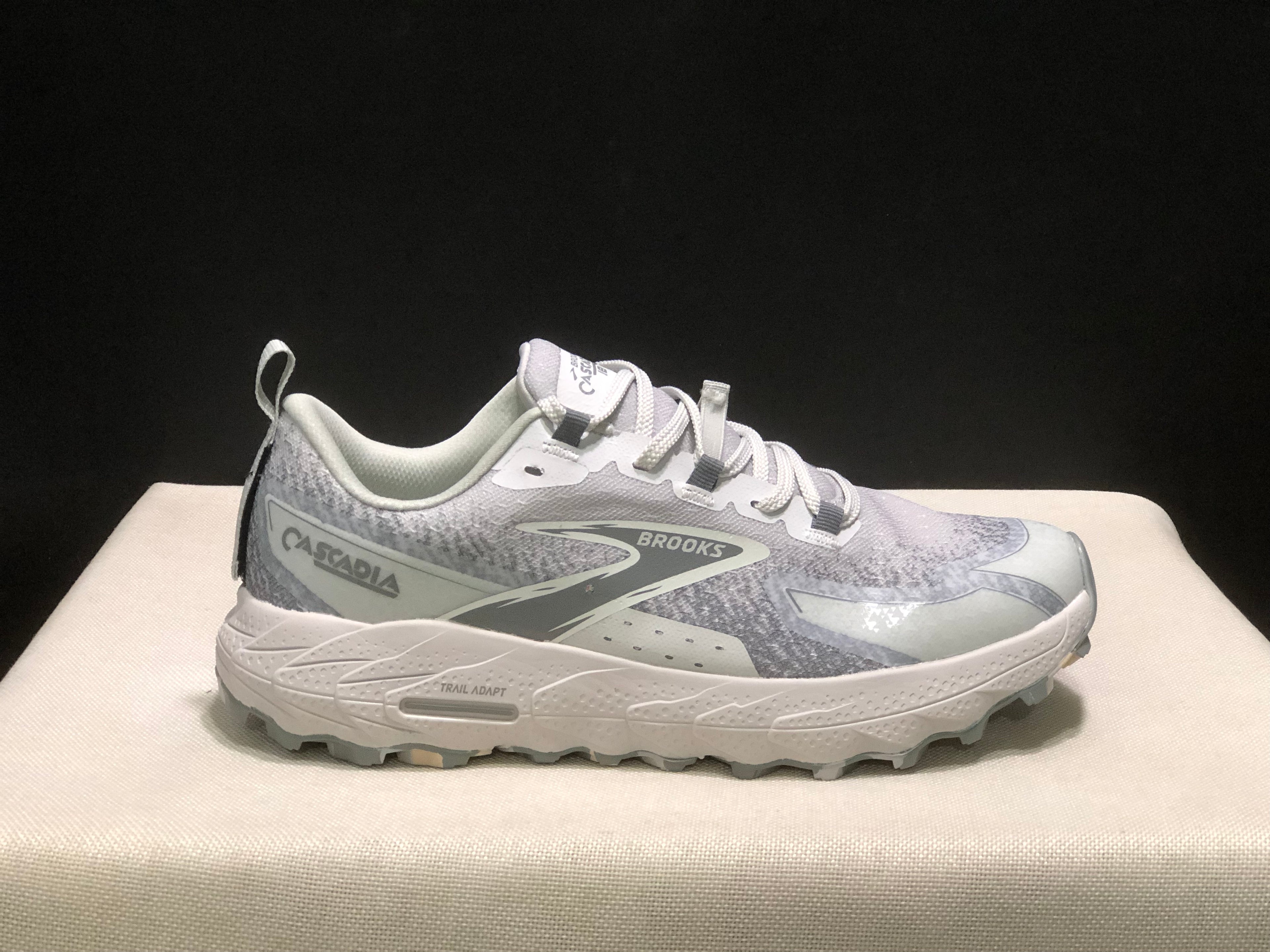 Brooks Cascadia 18 Low-top Running Shoes Oyster/Primer Grey/Coconut