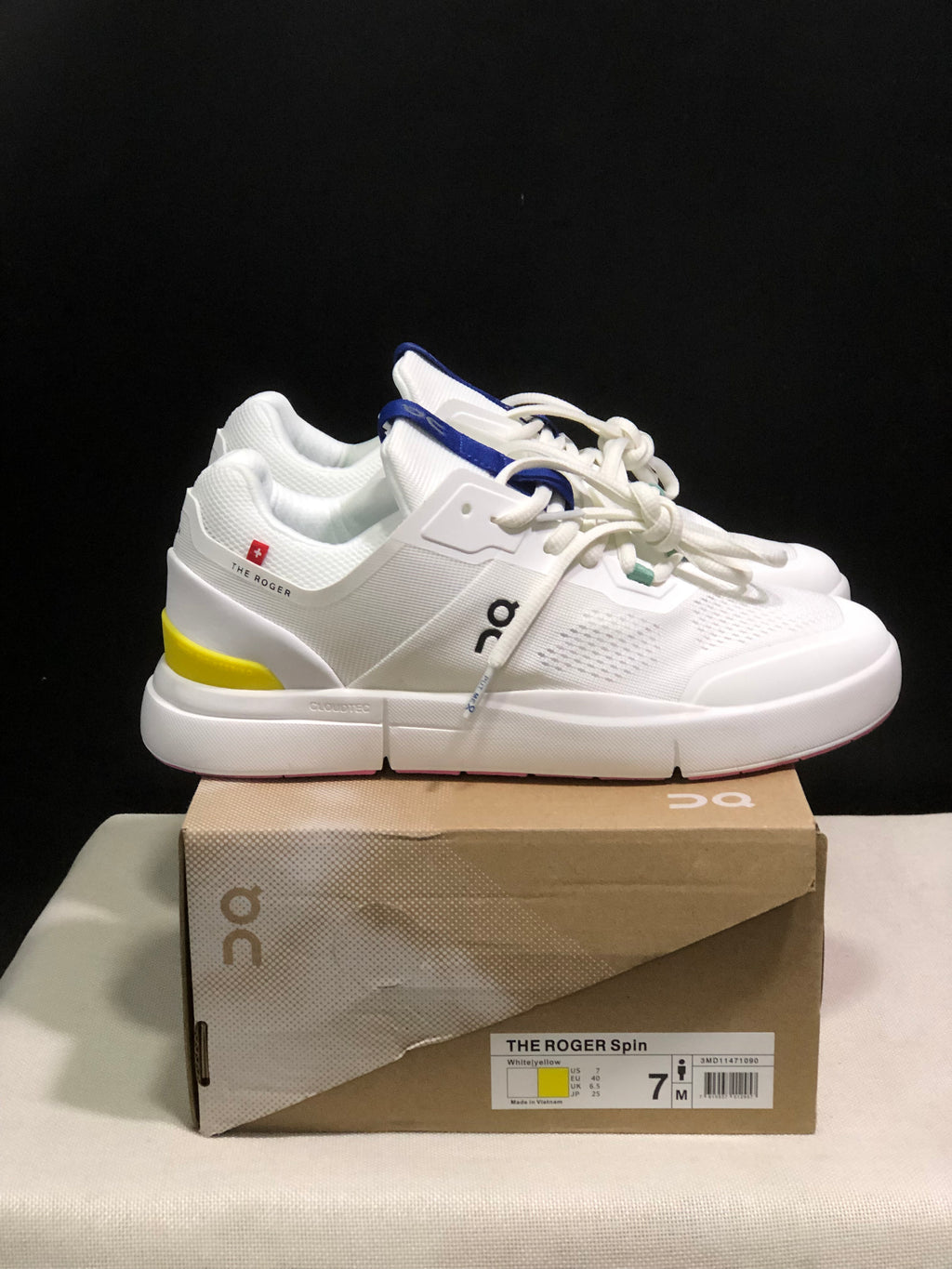 On Running The Roger Spin Breathable Mesh Sneakers Blue White/Pink Sole