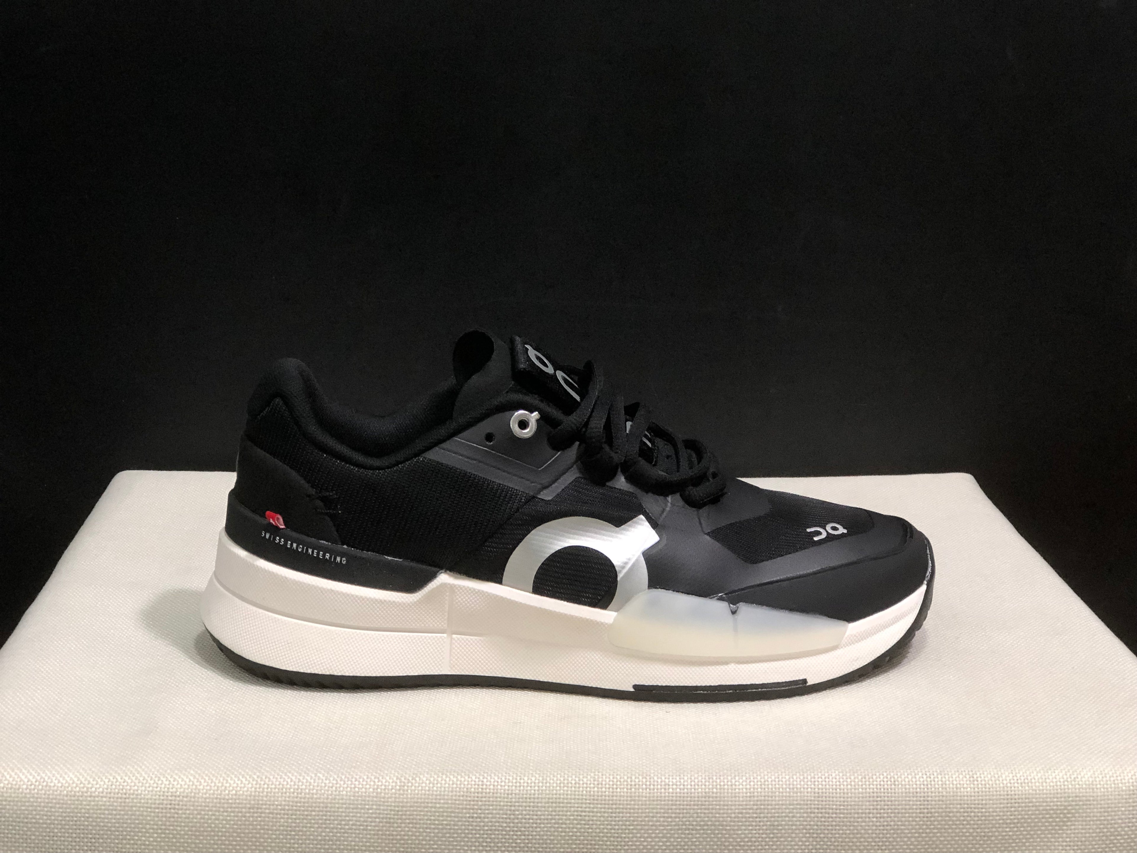 On Running The Roger Pro 2 Black/White Breathable Mesh Training Running Shoes