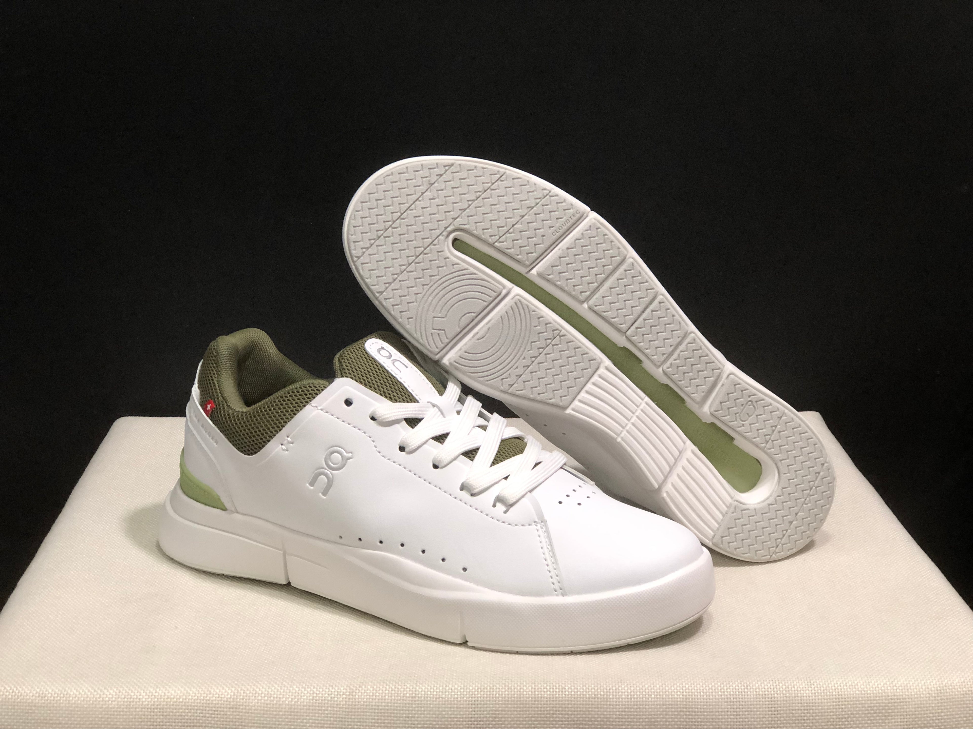 On Running The Roger Spin Breathable Mesh Sneakers White/Army Green
