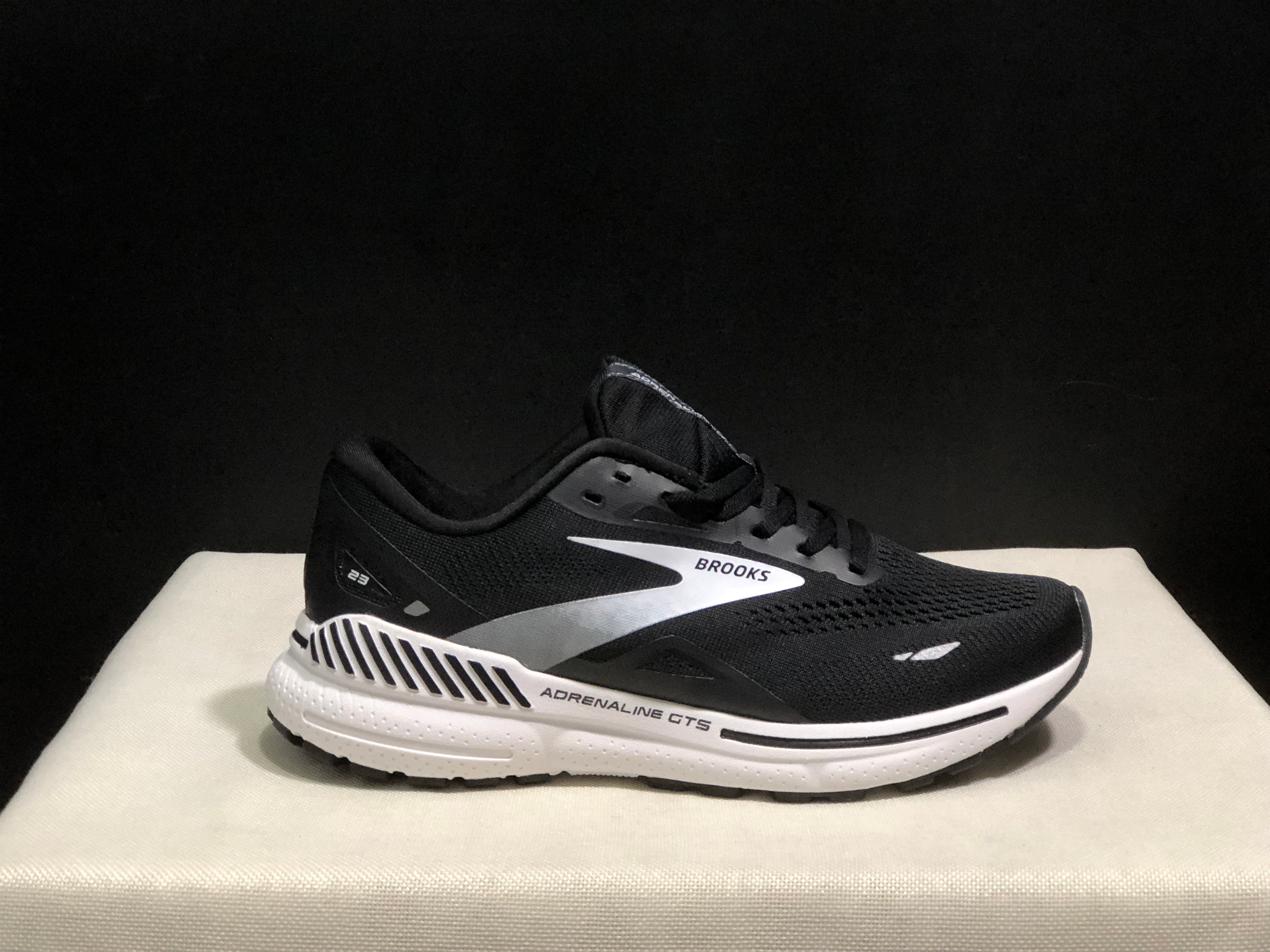 Brooks Adrenaline GTS 23 Shock-absorbing Wear-resistant Low-top Running Shoes Black/White