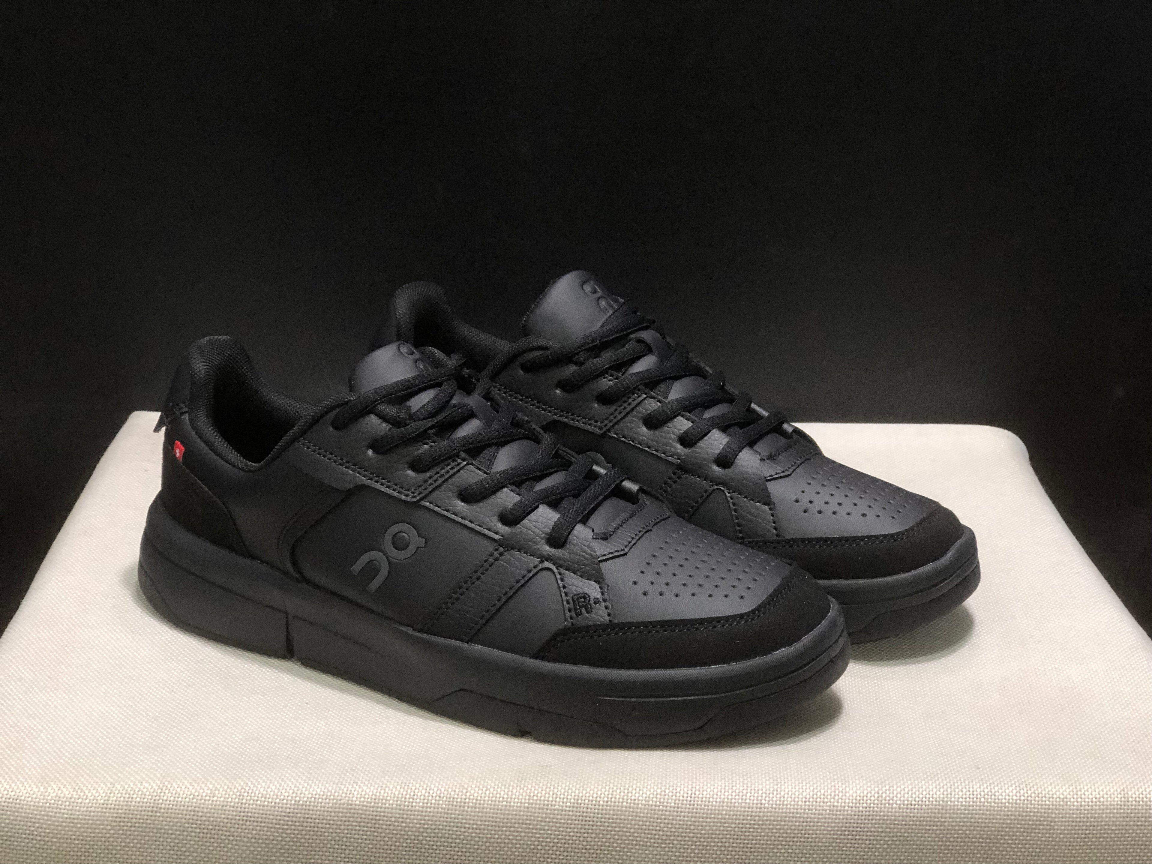 On Running The Roger Clubhouse Casual Sneakers All Black