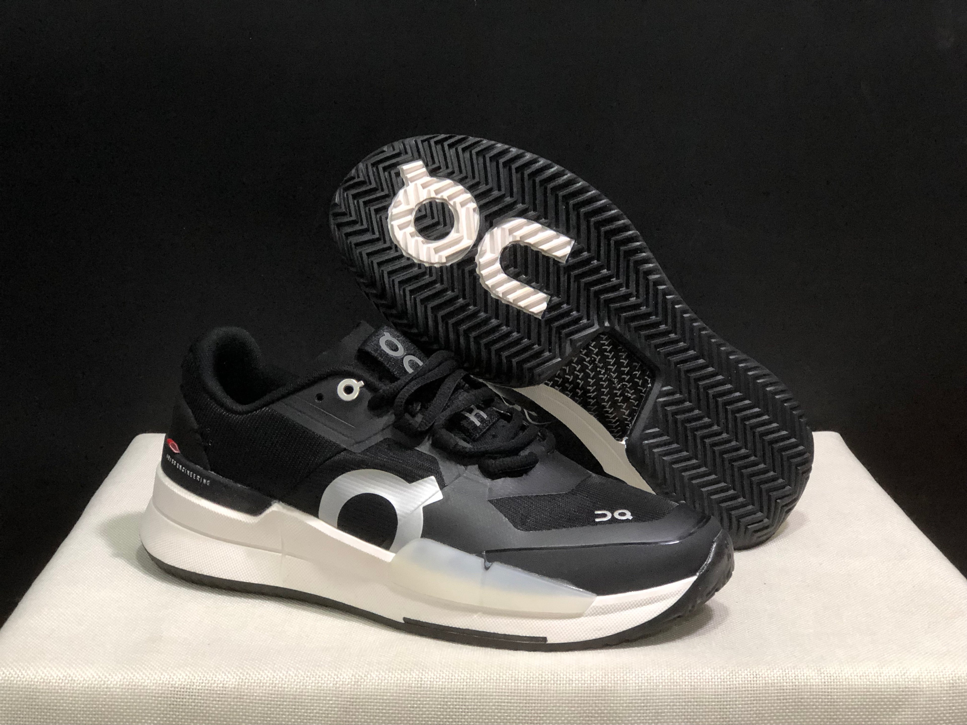 On Running The Roger Pro 2 Black/White Breathable Mesh Training Running Shoes