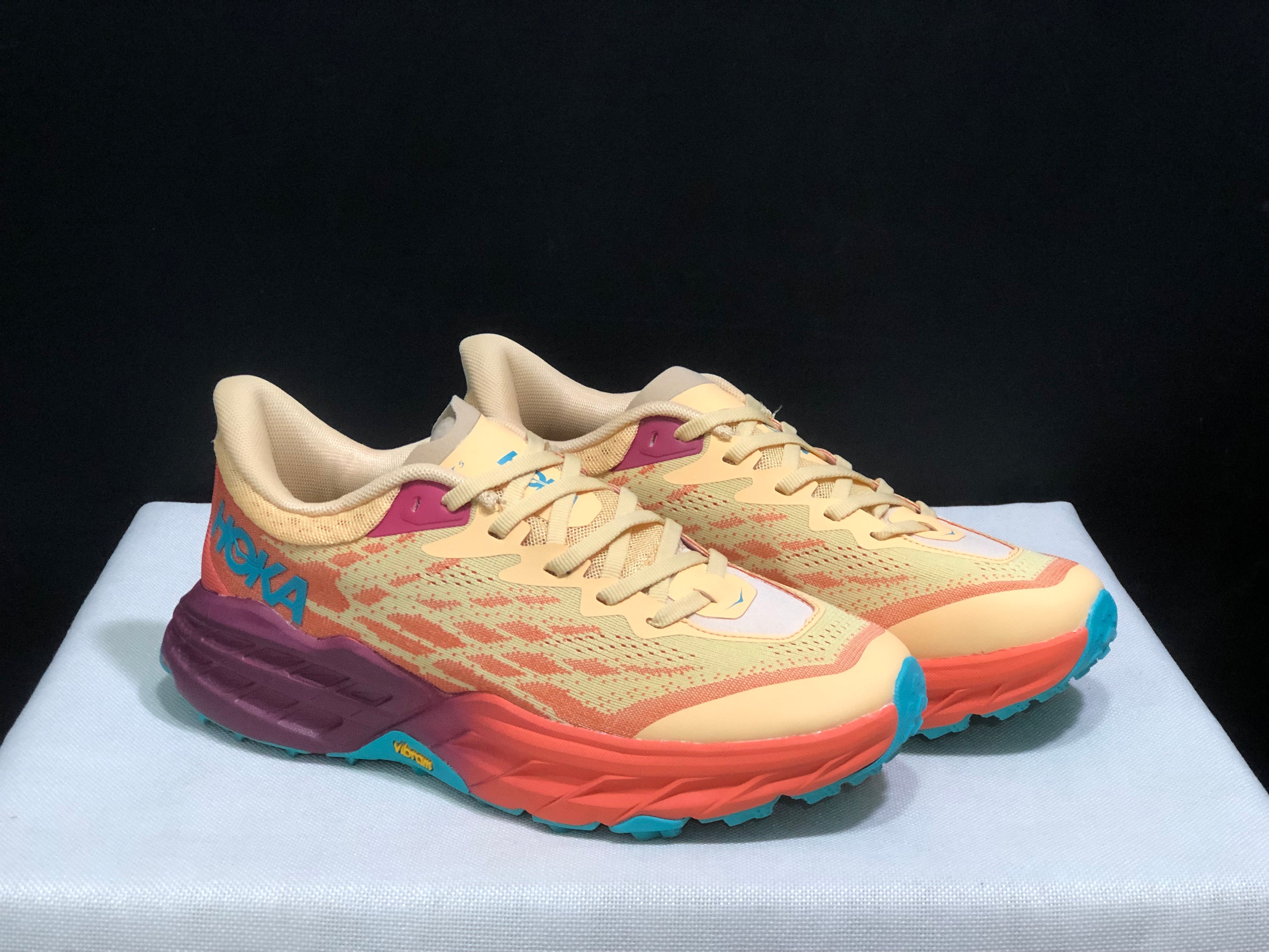 Hoka One One Speedgoat 5 Trail Running Shoes Sneakers Cream