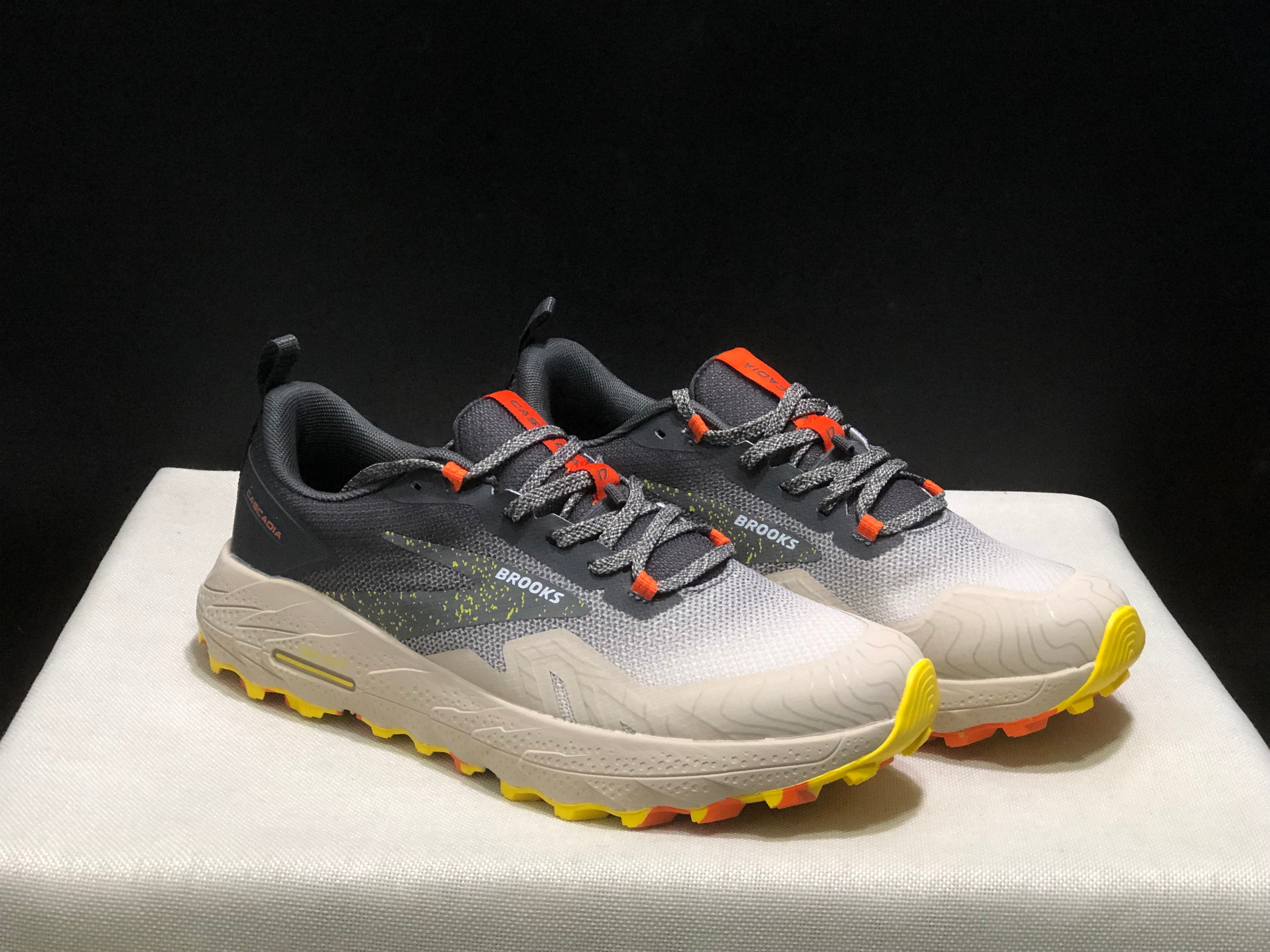 Brooks Cascadia 17 Trail Running Shoes Chateau Grey/Forged Iron