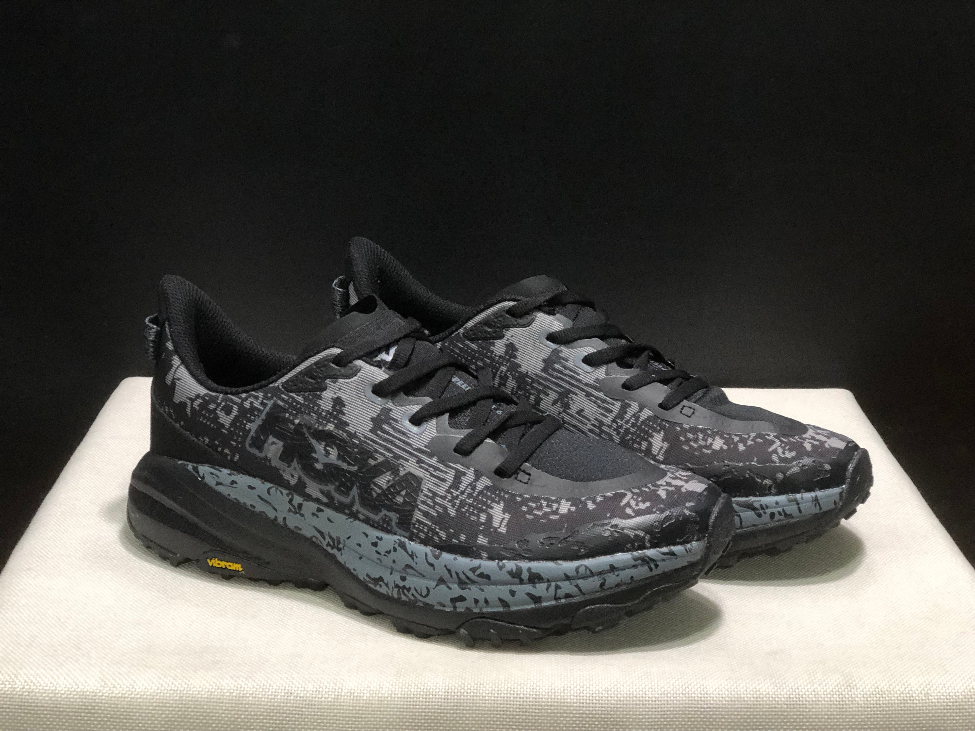 Hoka One One Speedgoat 6 Black Trail Running Shoes Sneakers