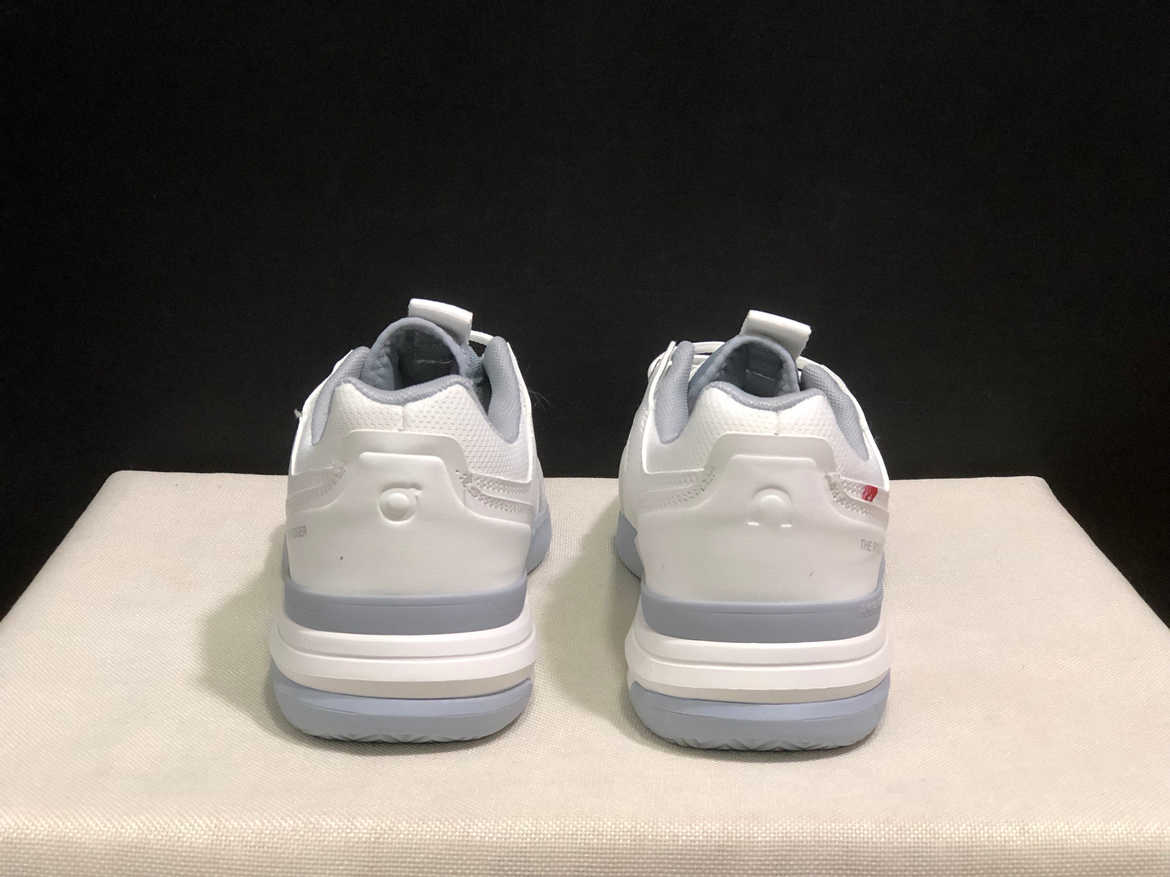 On Running The Roger Clubhouse Pro Anti-Slip Sports Shoes White/Light Grey