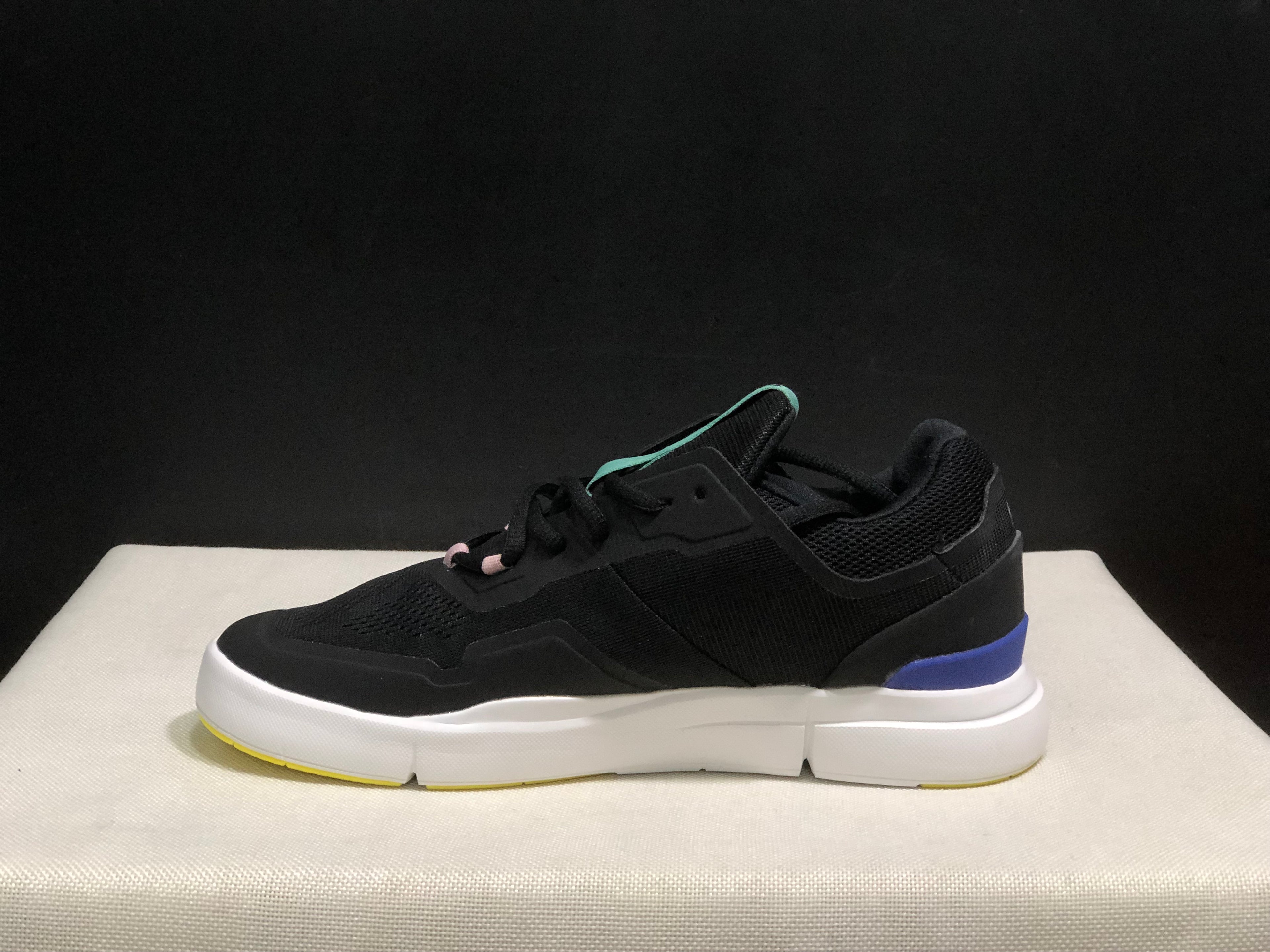 On Running The Roger Spin Breathable Mesh Sneakers Black
